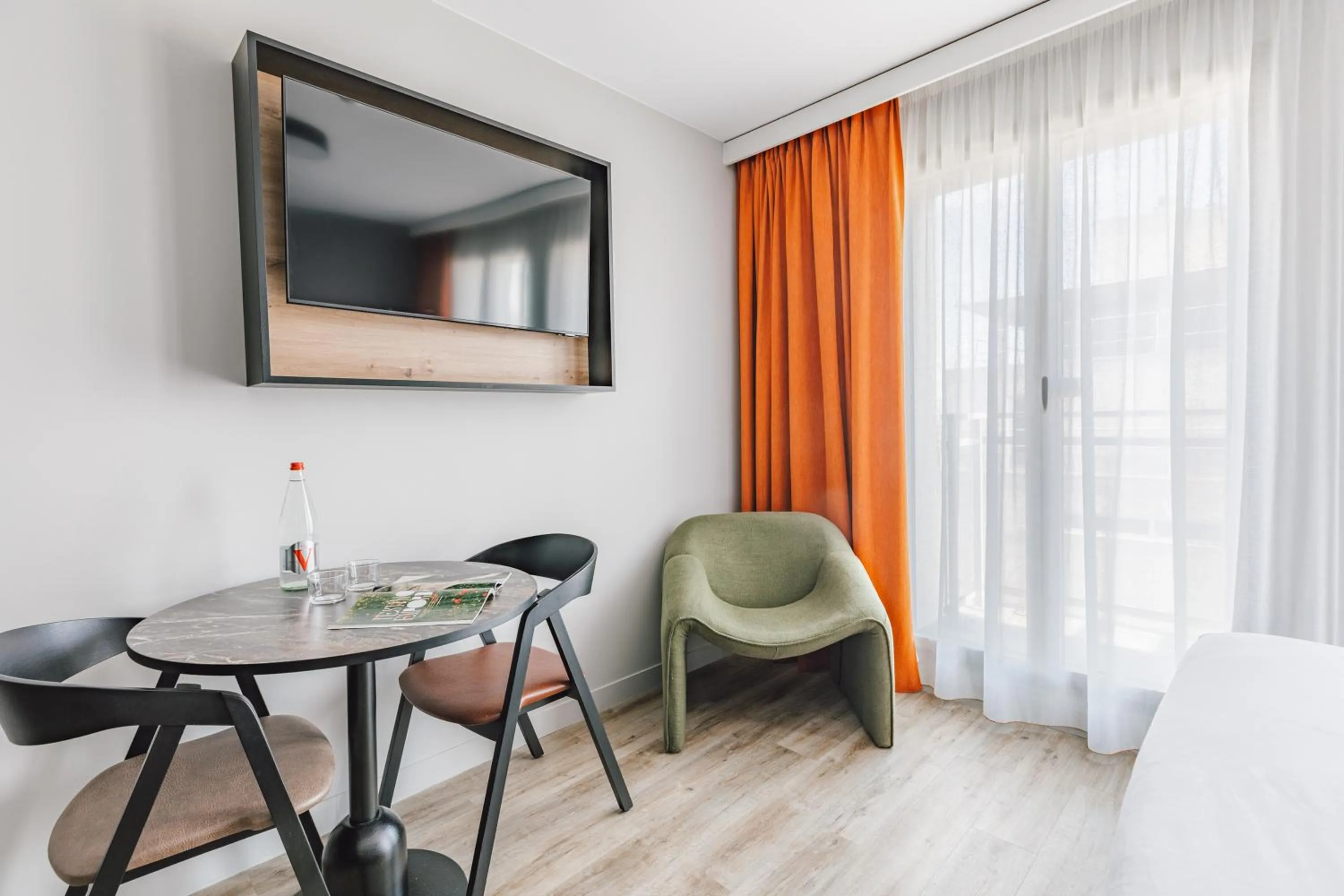 TV and multimedia, Bed in Appart'City Collection Paris Gare de Lyon