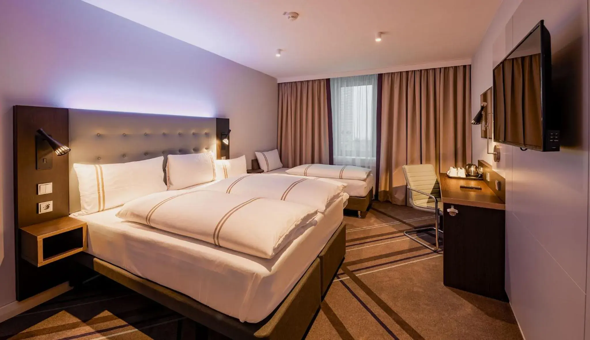 Standard Triple Room in Premier Inn Stuttgart City Europaviertel Standard Triple Room in Premier Inn Stuttgart City Europaviertel