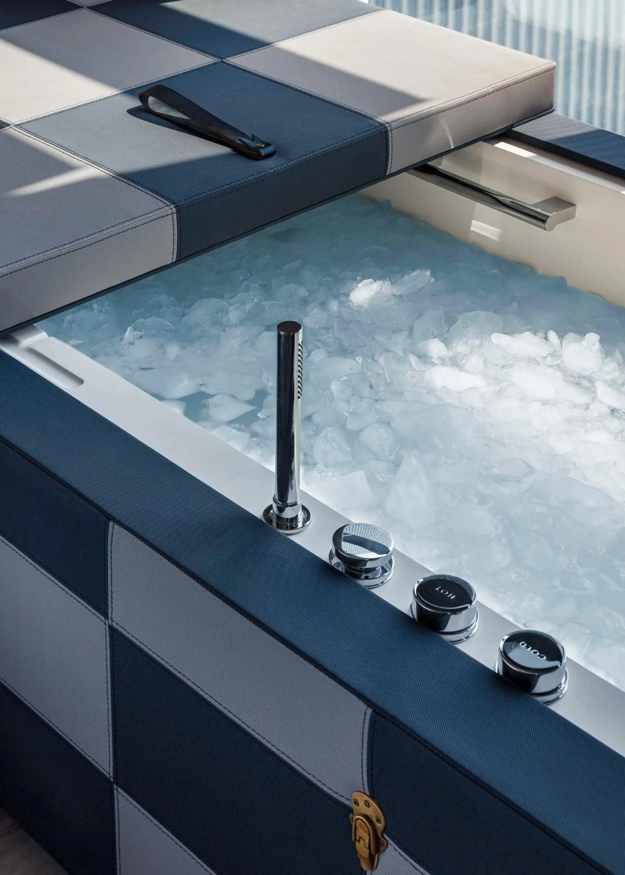 Bathroom in One&Only One Za'abeel