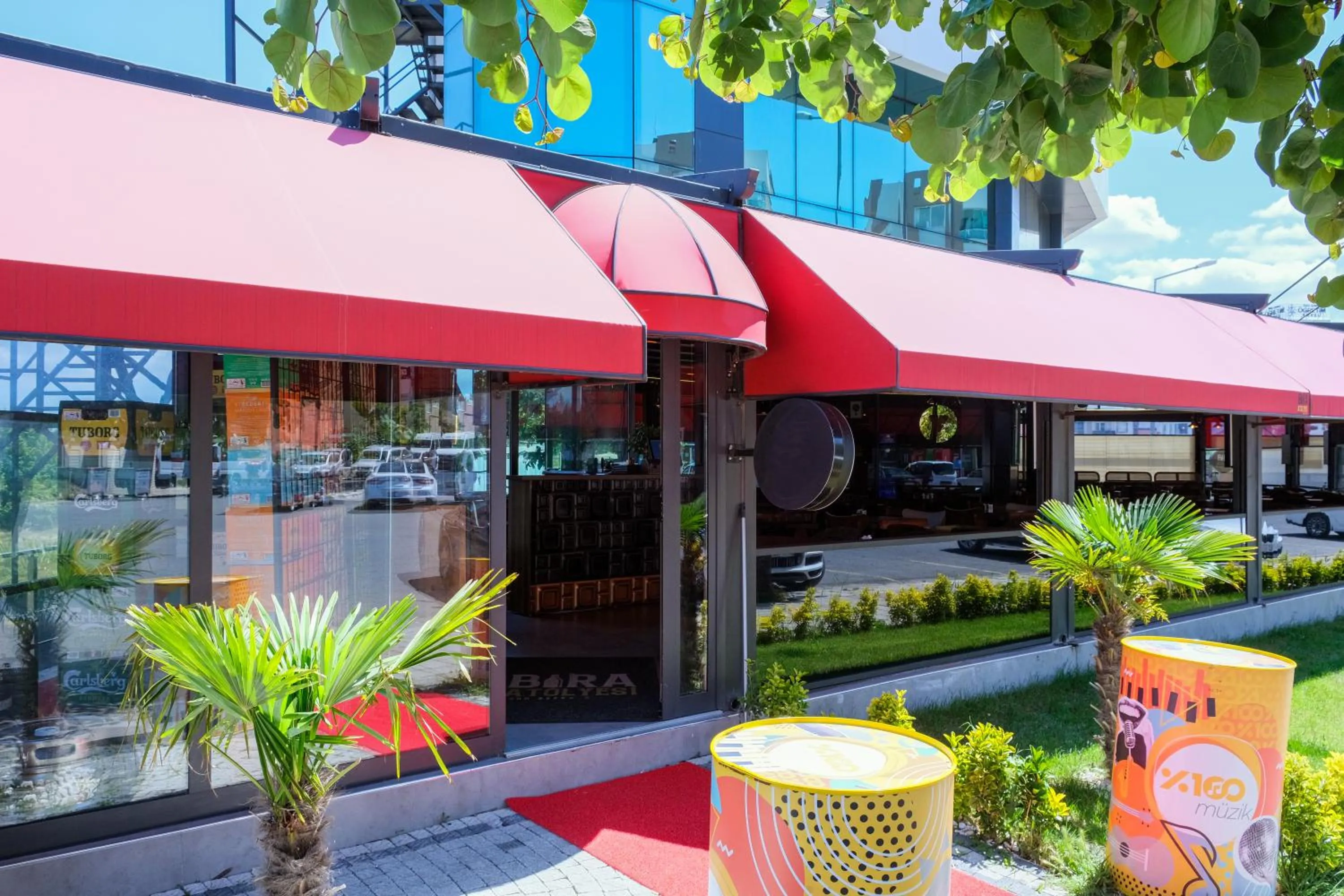 Restaurant/places to eat in Brand Business Hotel