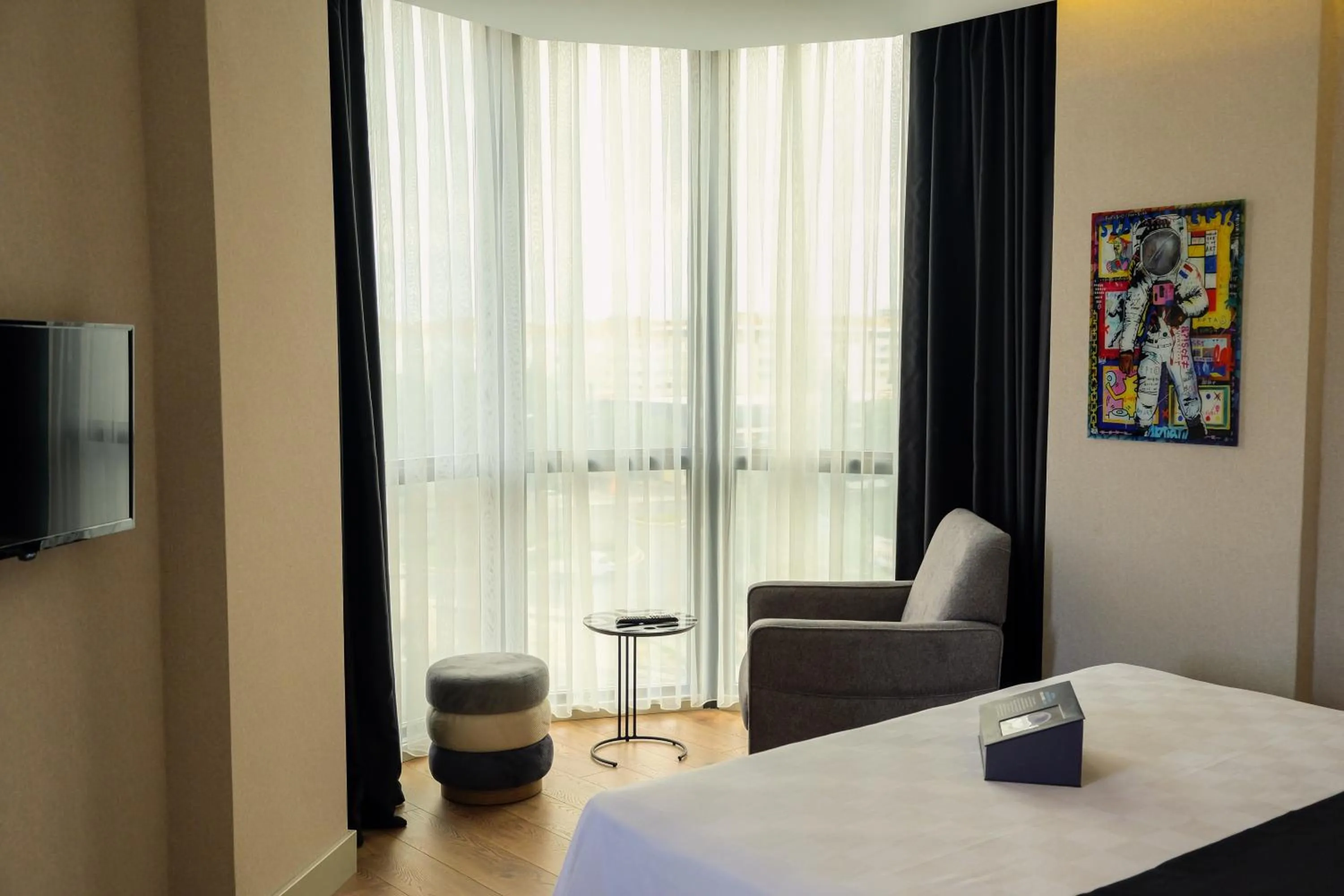 Photo of the whole room, Bed in Brand Business Hotel