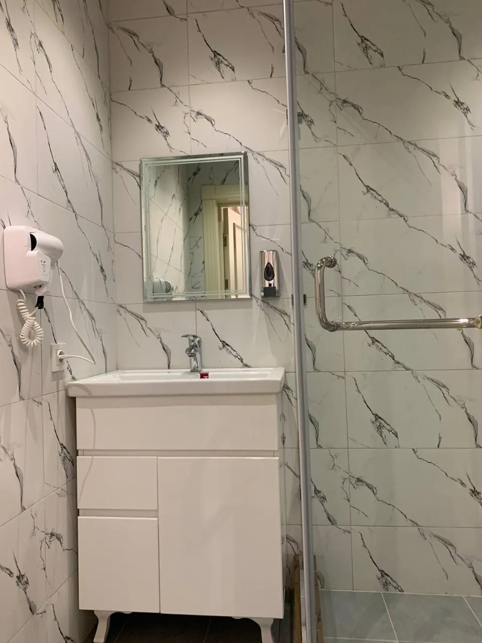 Shower in Nur Makon Hotel