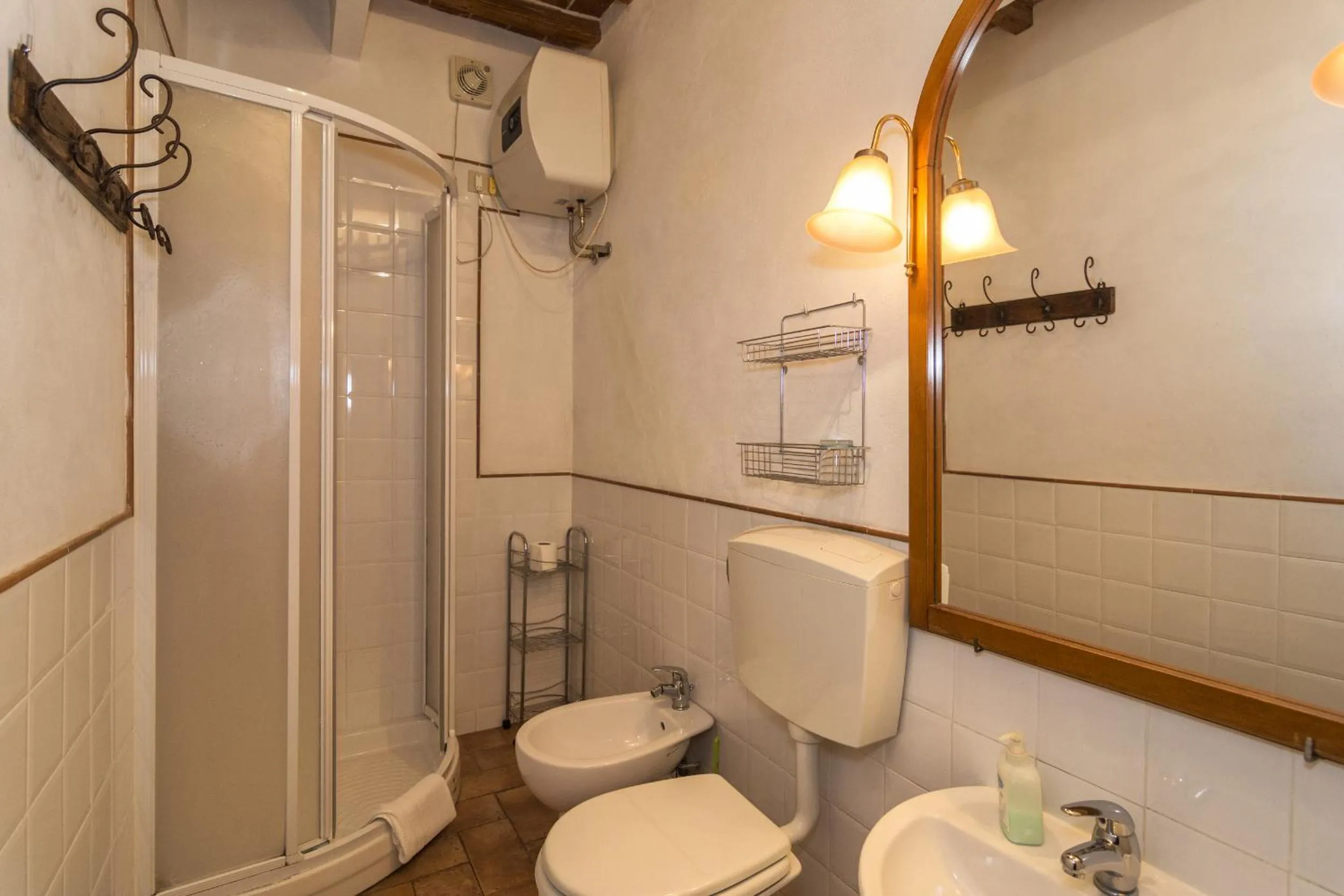 Shower in B&B Due Borghi