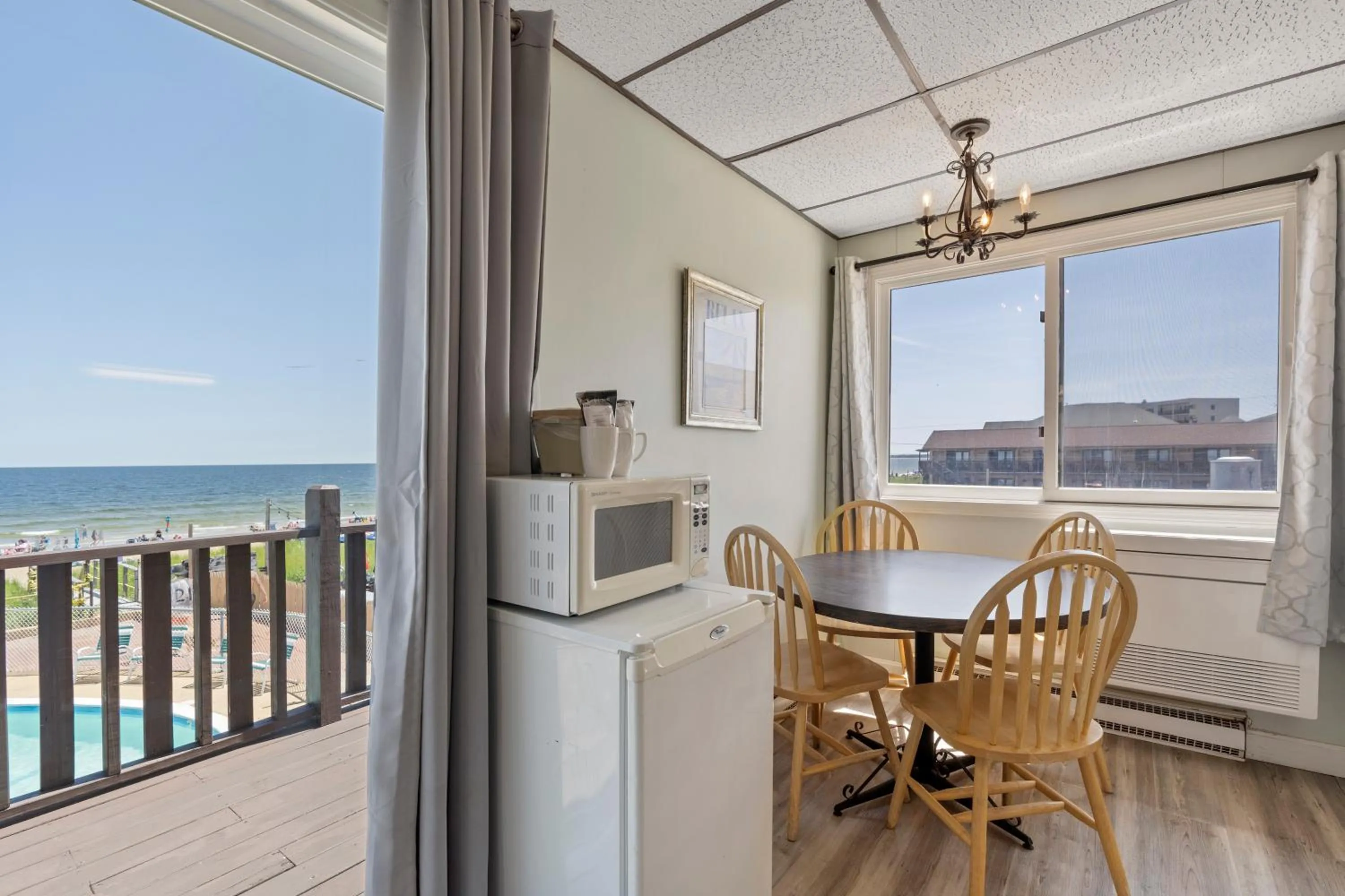 Day in The Carolina Motel