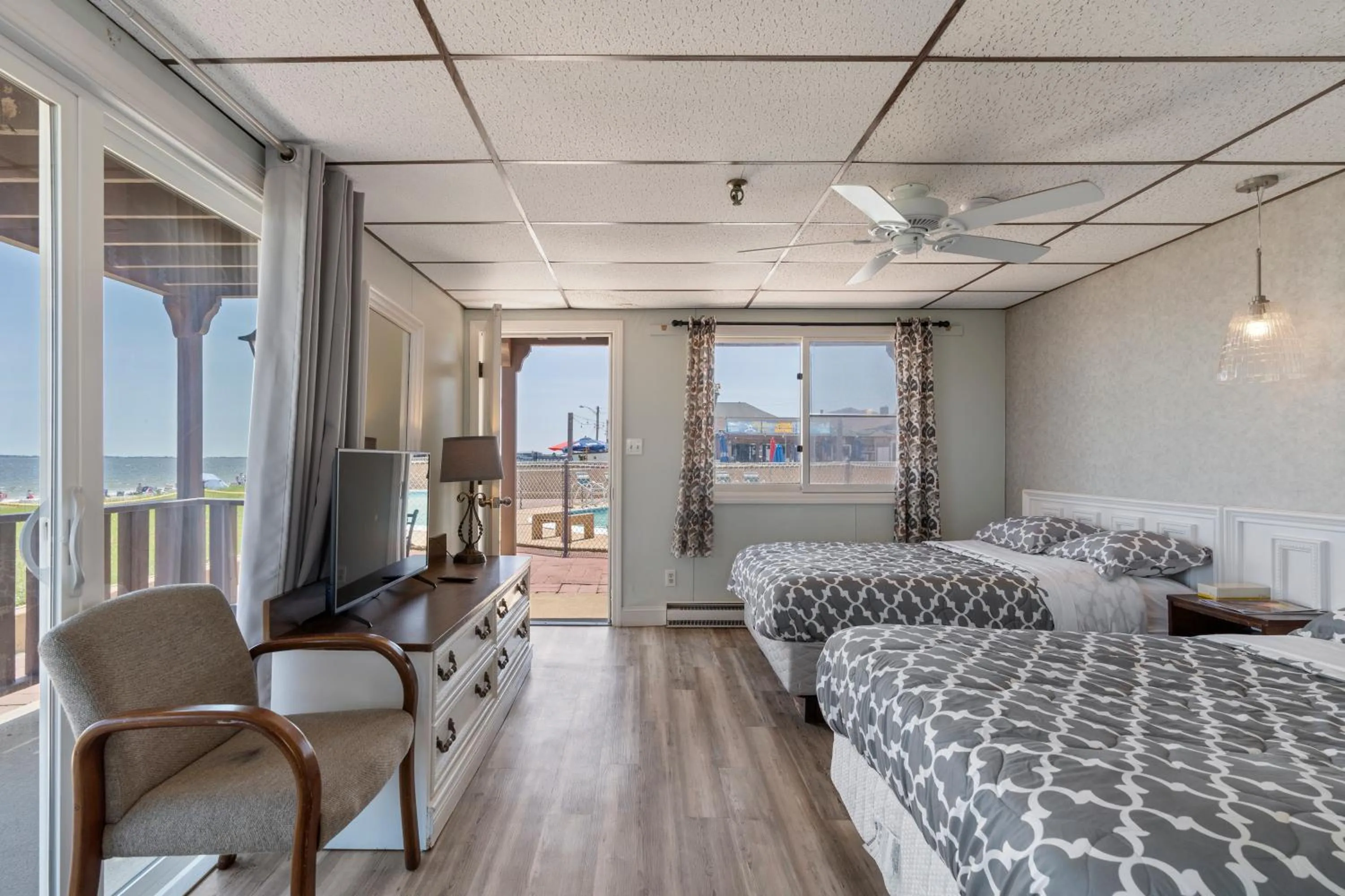 Bed in The Carolina Motel