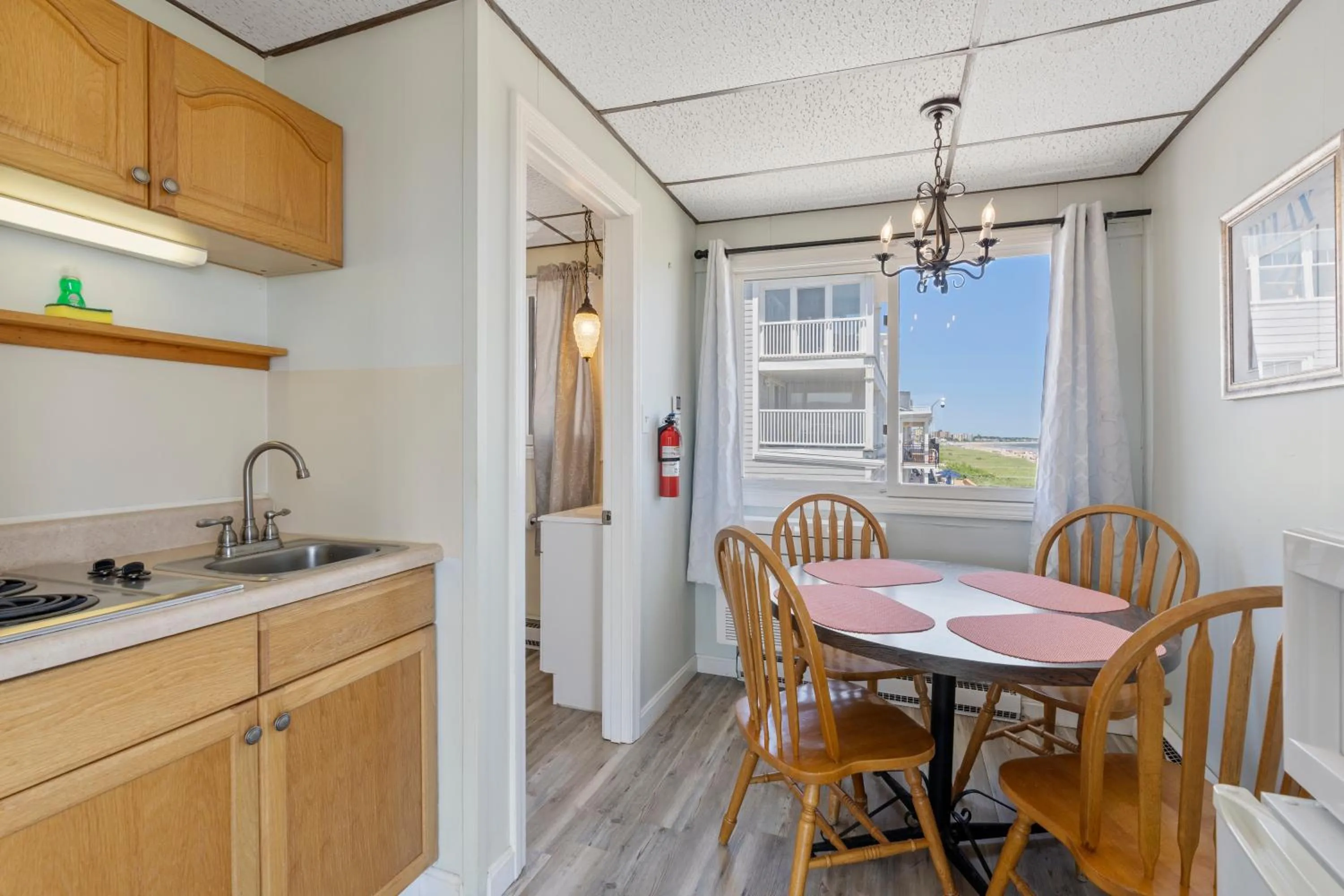Kitchen or kitchenette in The Carolina Motel