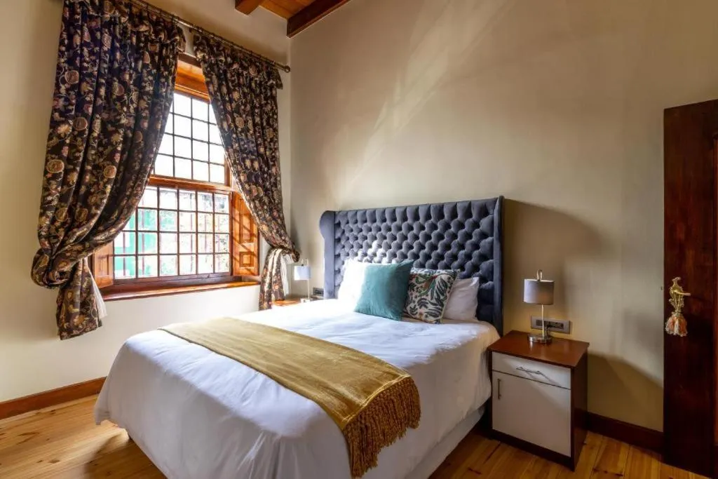 Bedroom, Bed in Cape Town Heritage Hotel & Spa