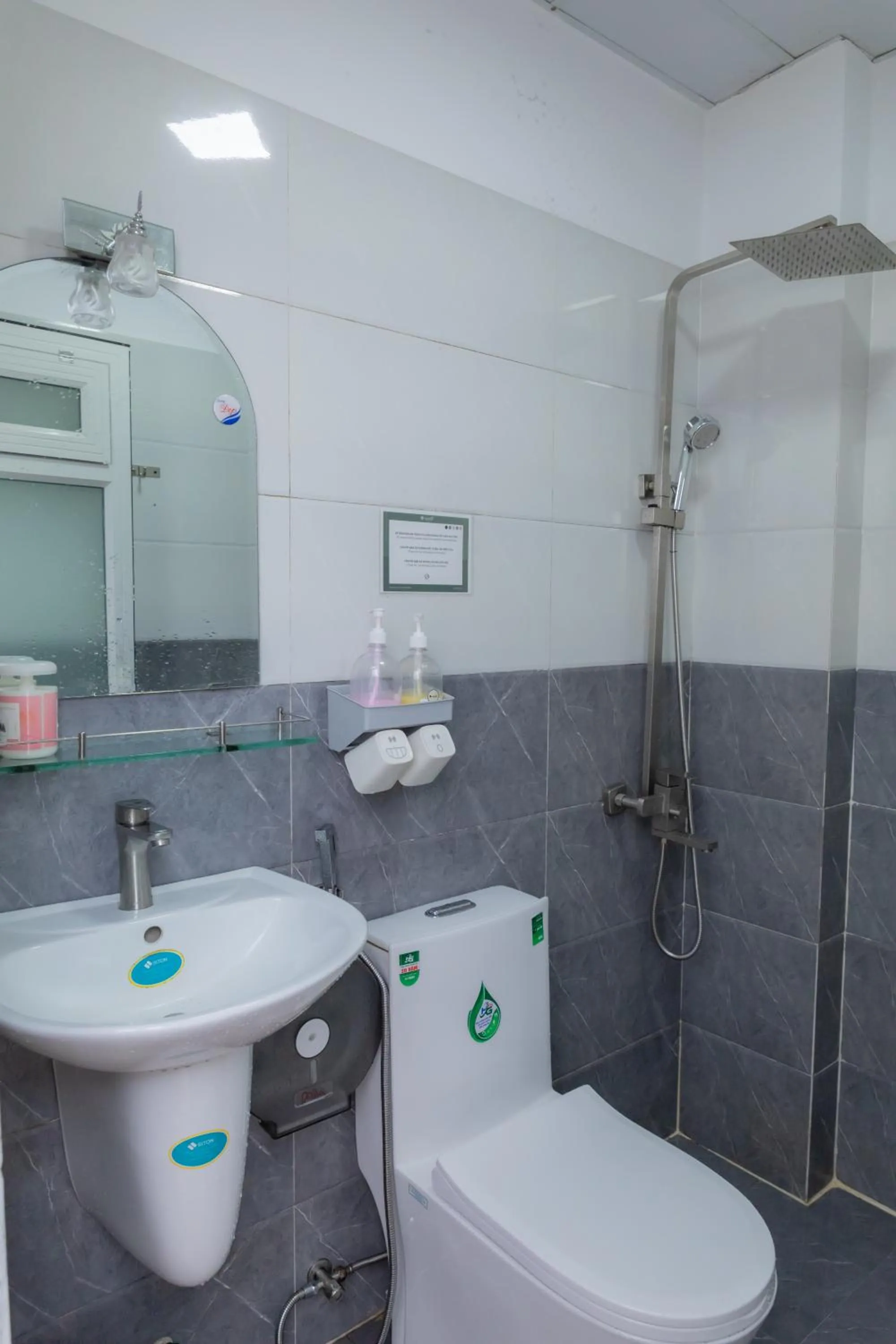 Shower in D Home Da Lat 3