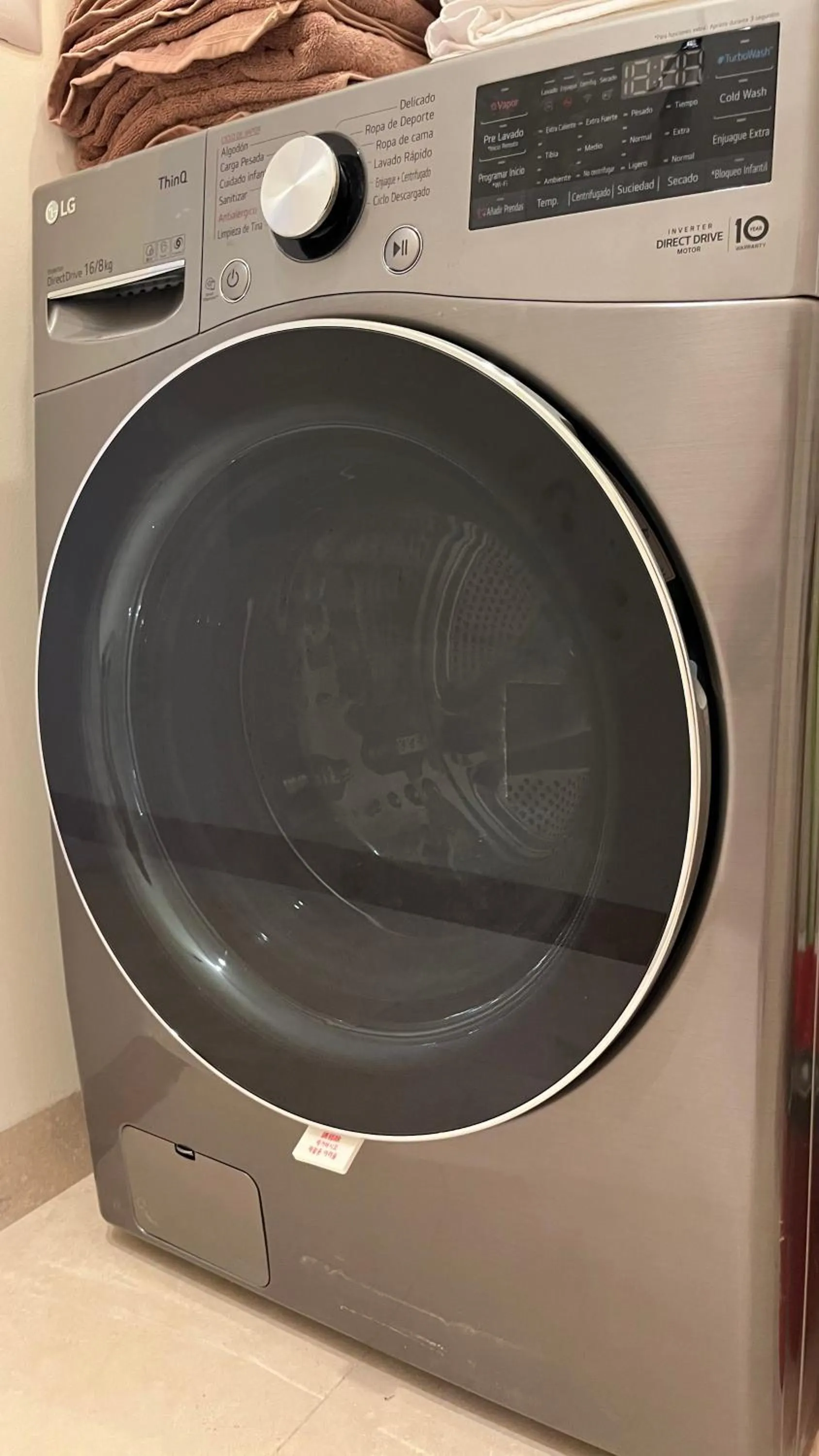 washing machine in Beautyful and stuning condo 3bd