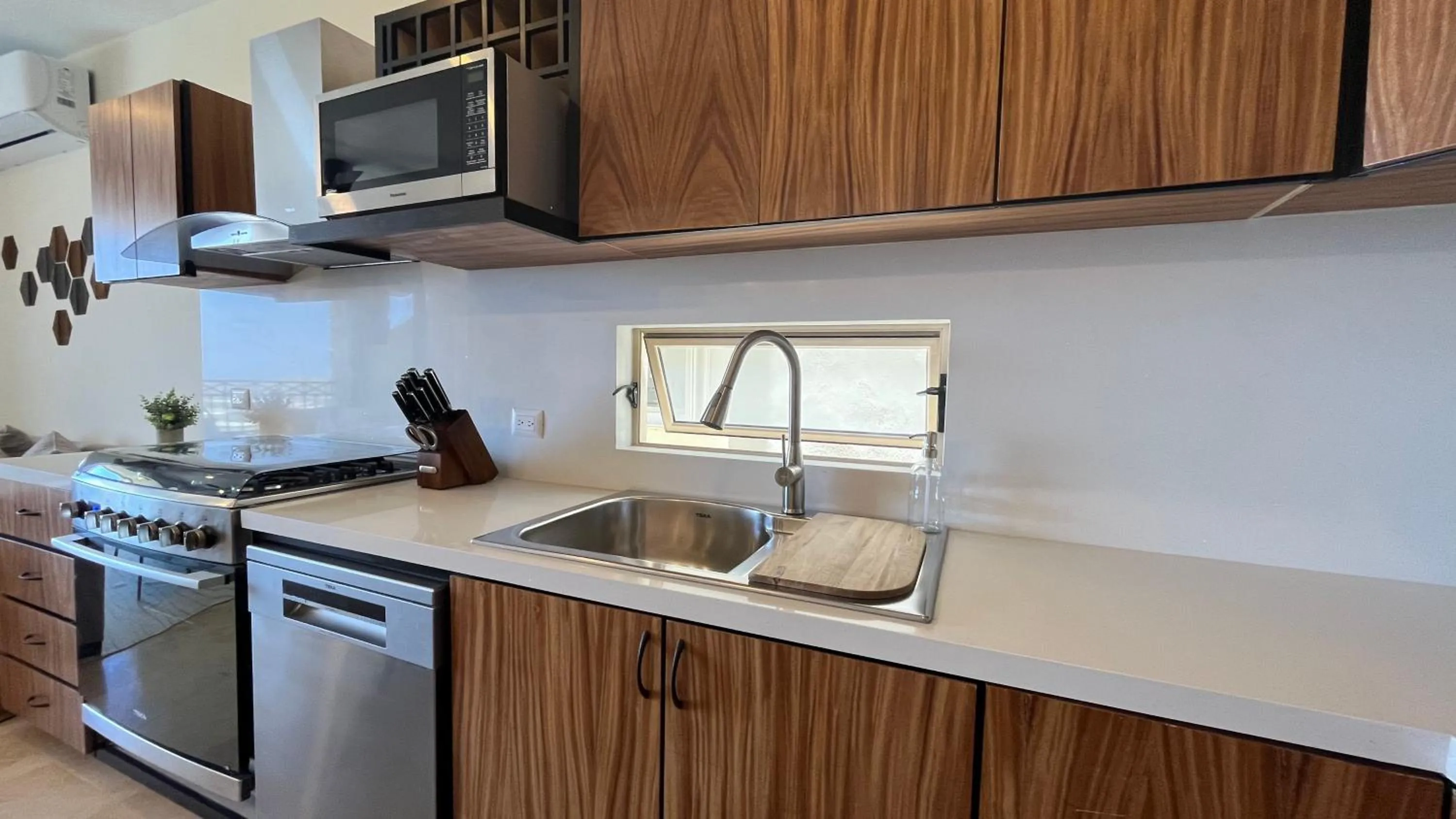 Kitchen or kitchenette in Beautyful and stuning condo 3bd