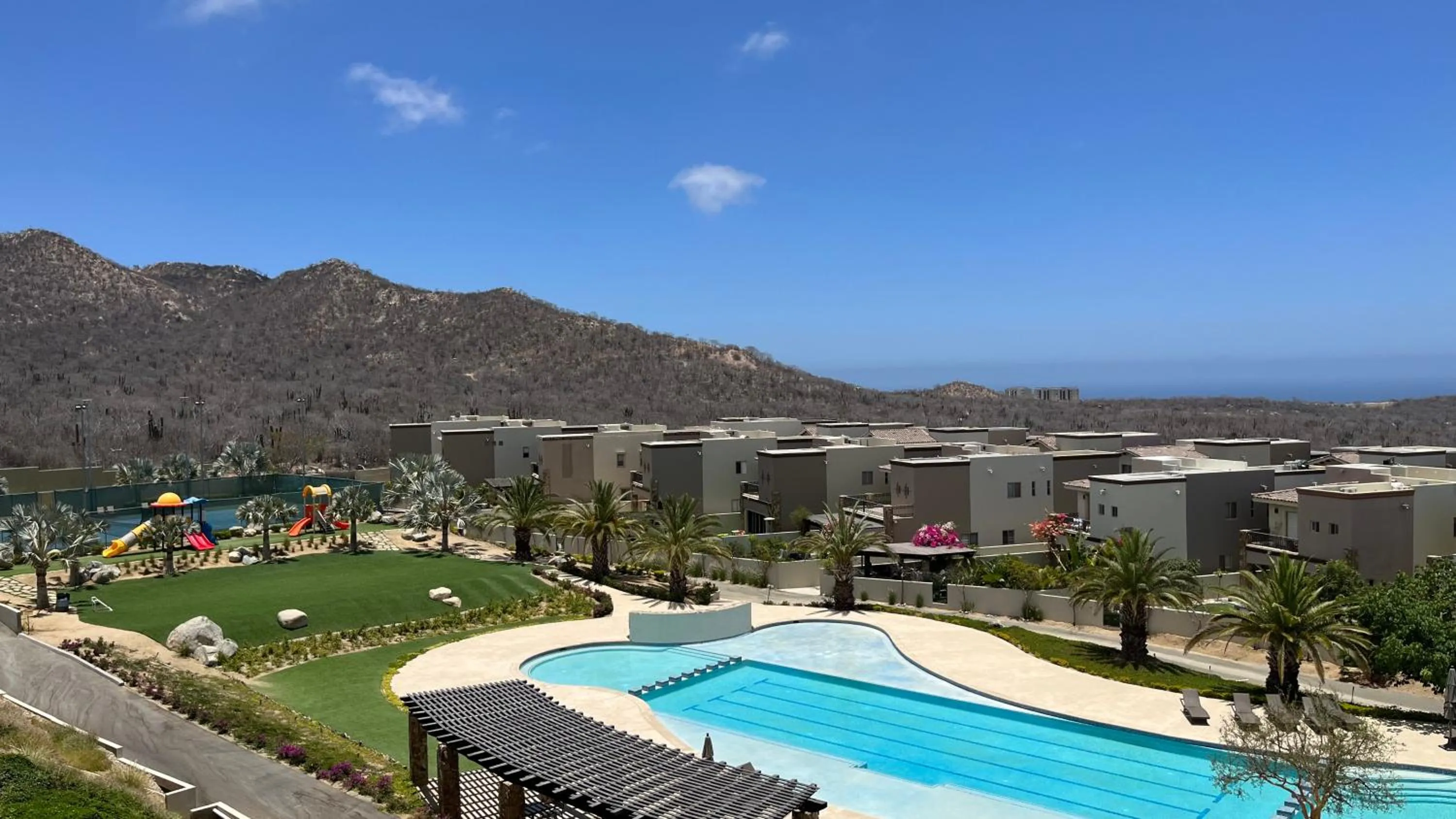 Mountain view in Beautyful and stuning condo 3bd