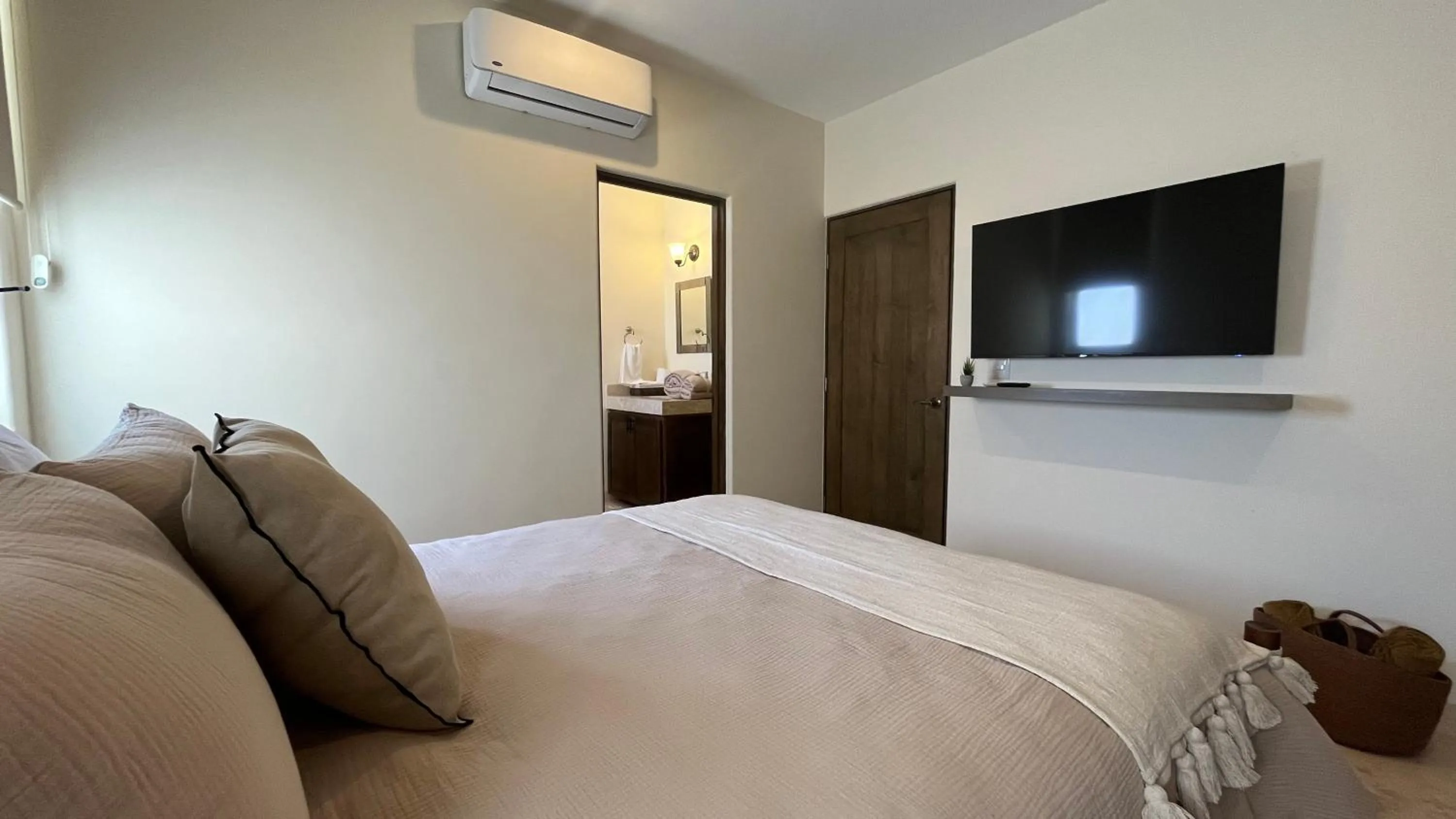 Bed in Beautyful and stuning condo 3bd