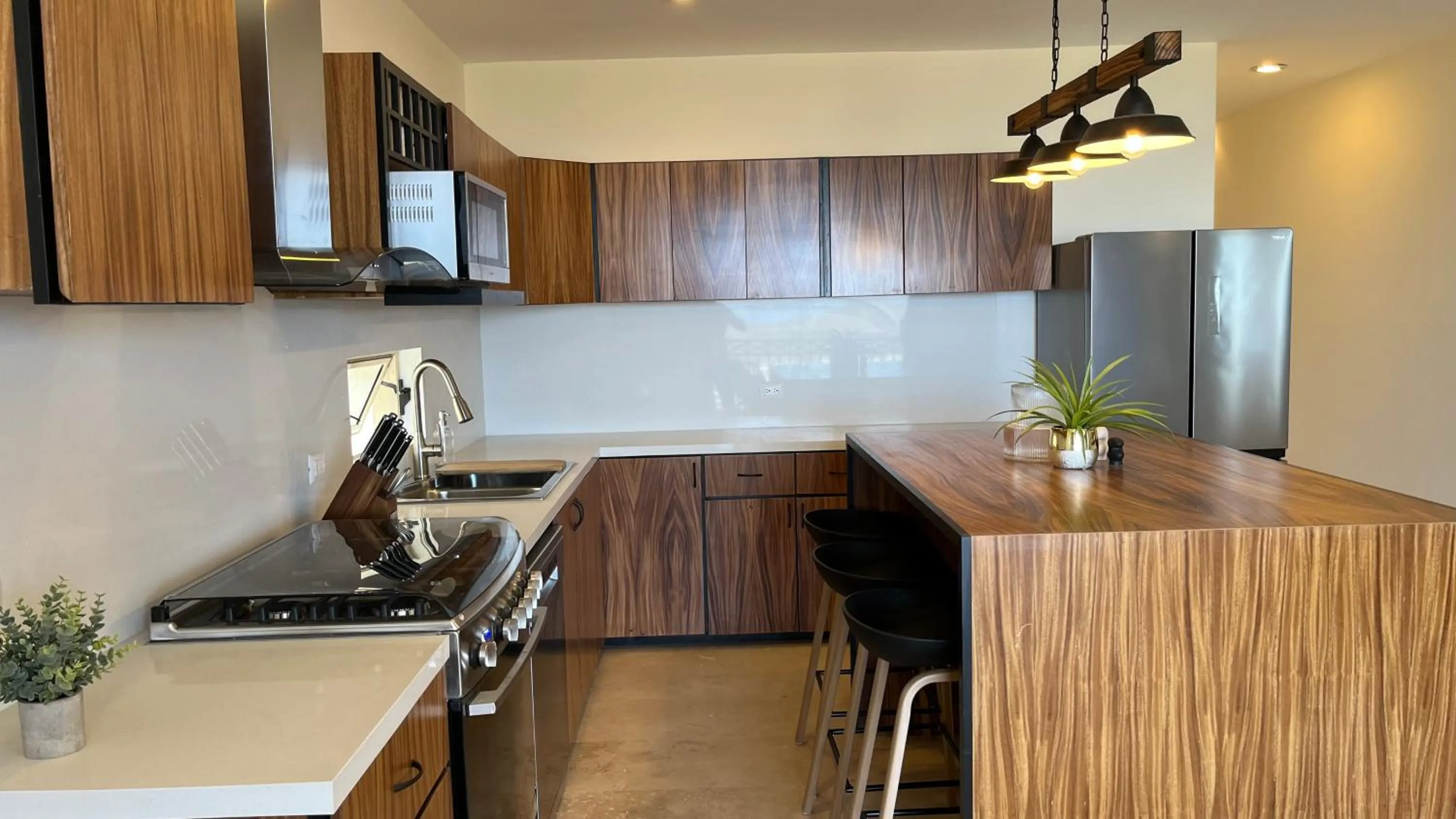 Dining area in Beautyful and stuning condo 3bd