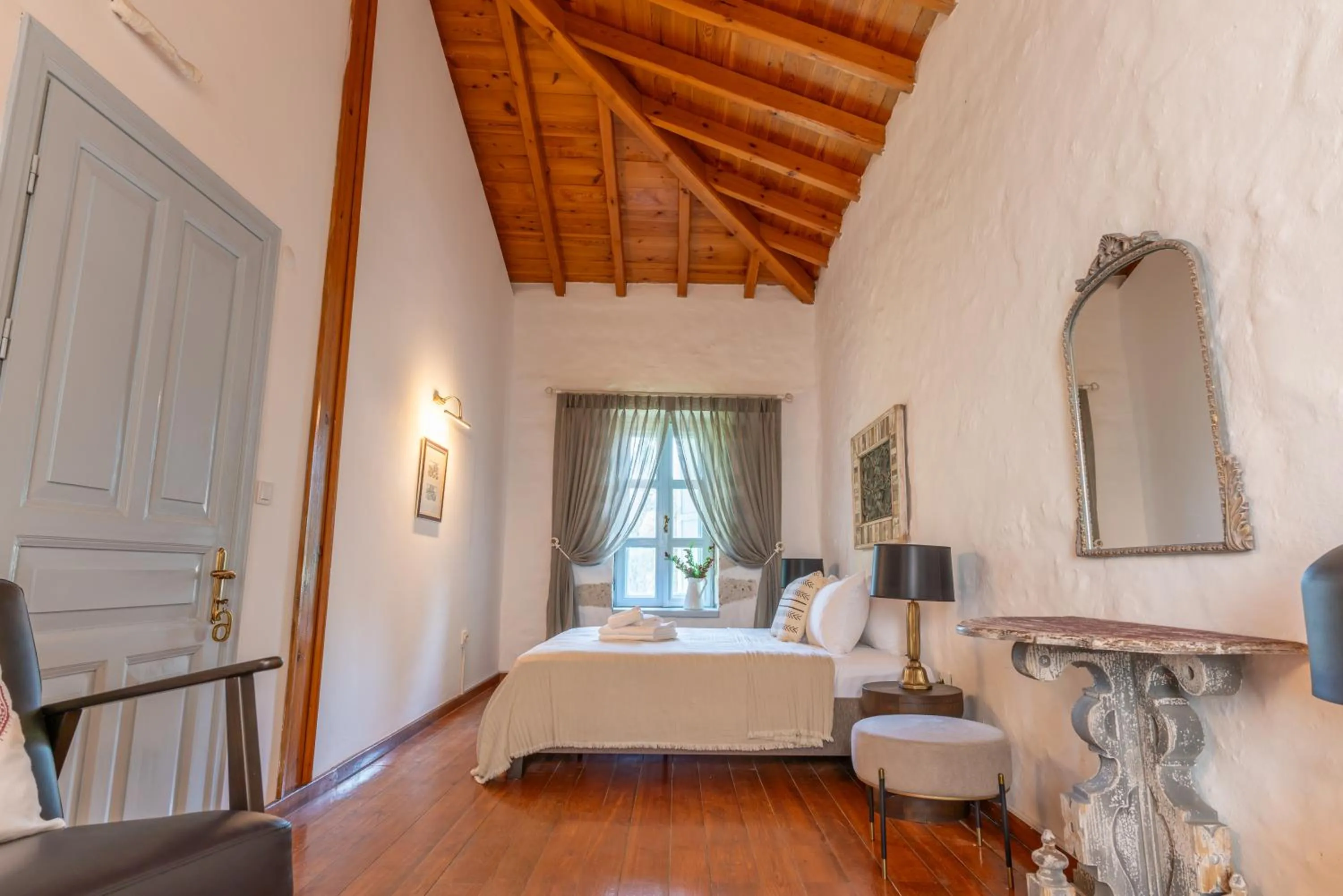 Bed in Alaçatı Taş Otel