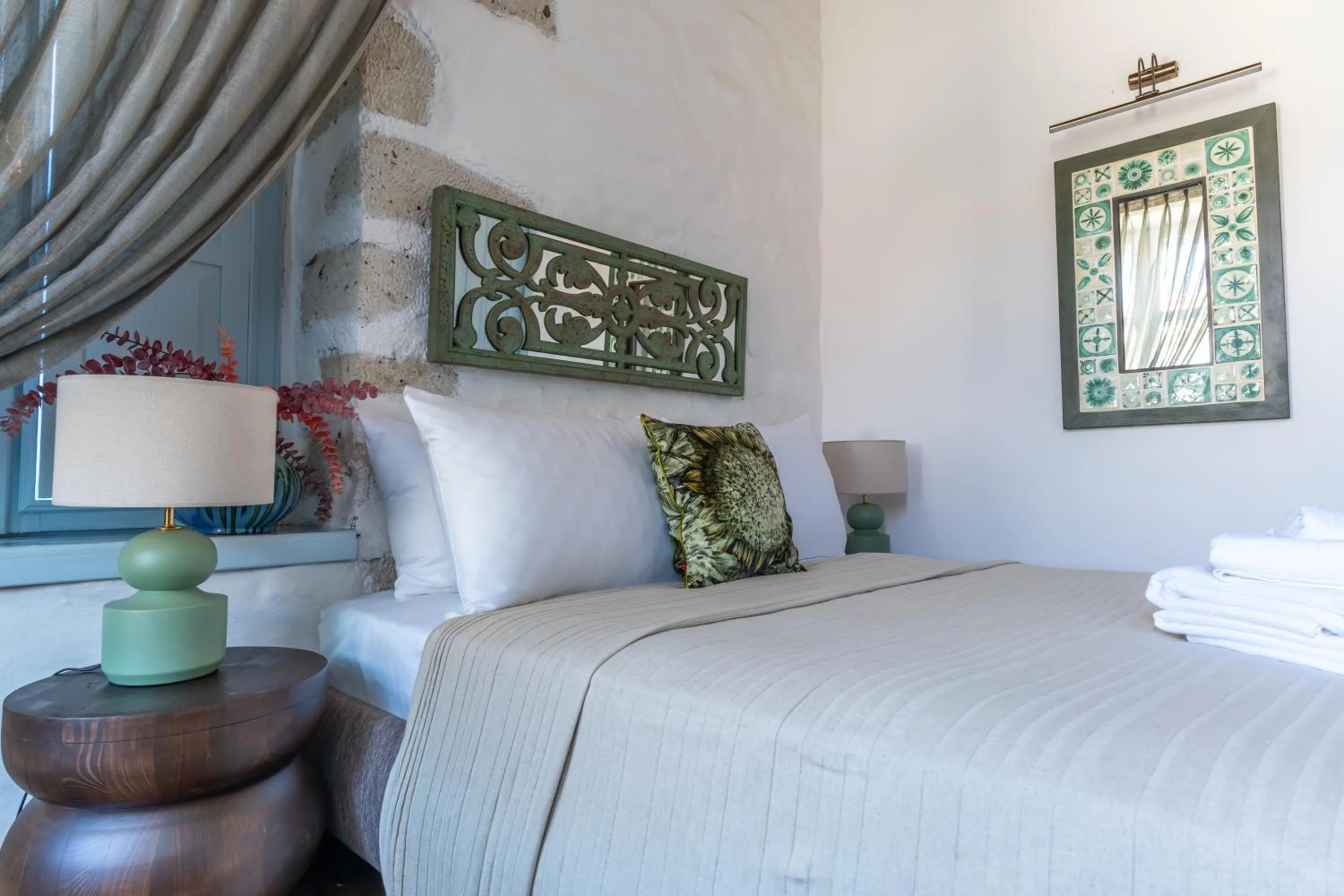 Bedroom, Bed in Alaçatı Taş Otel