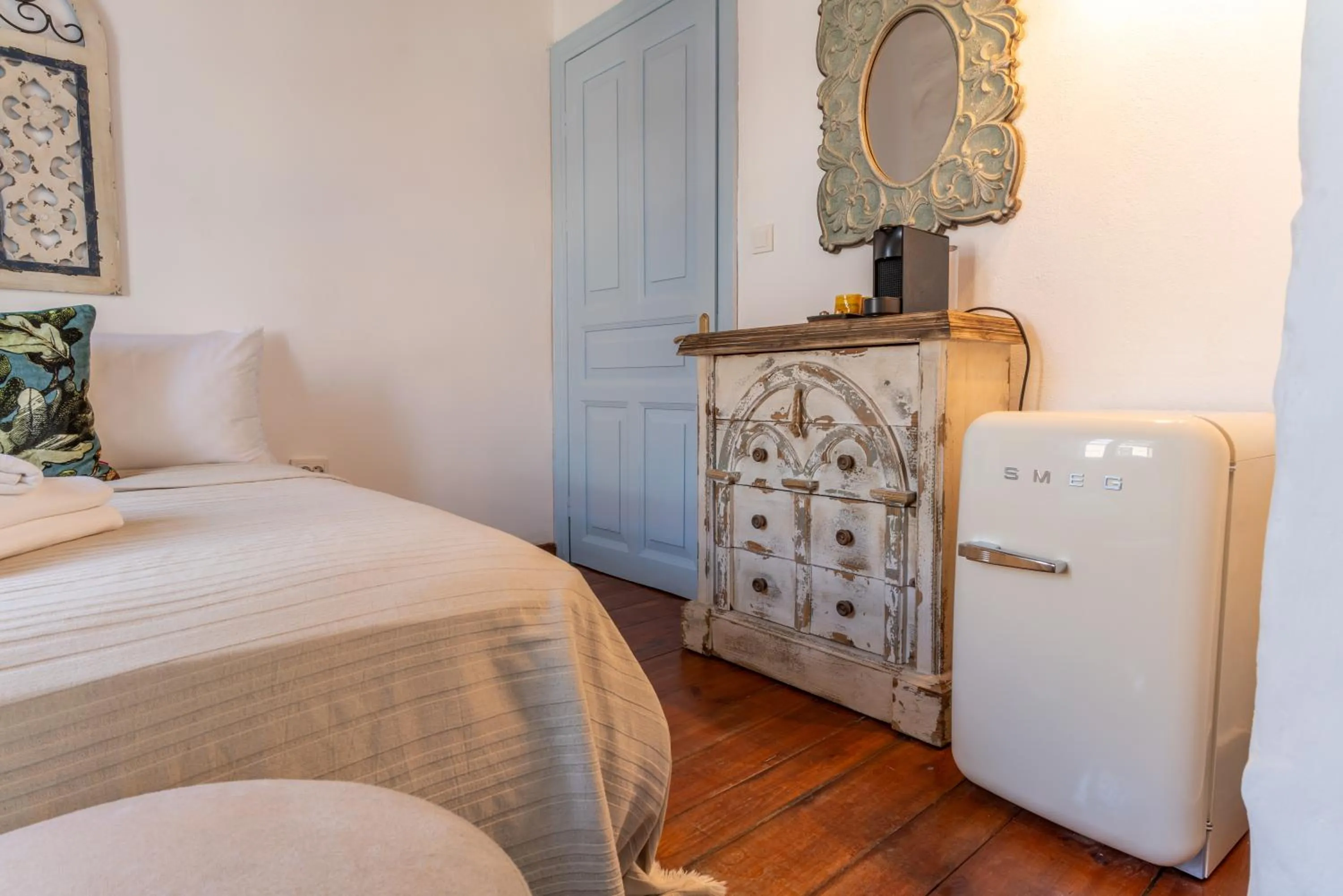 Bed in Alaçatı Taş Otel