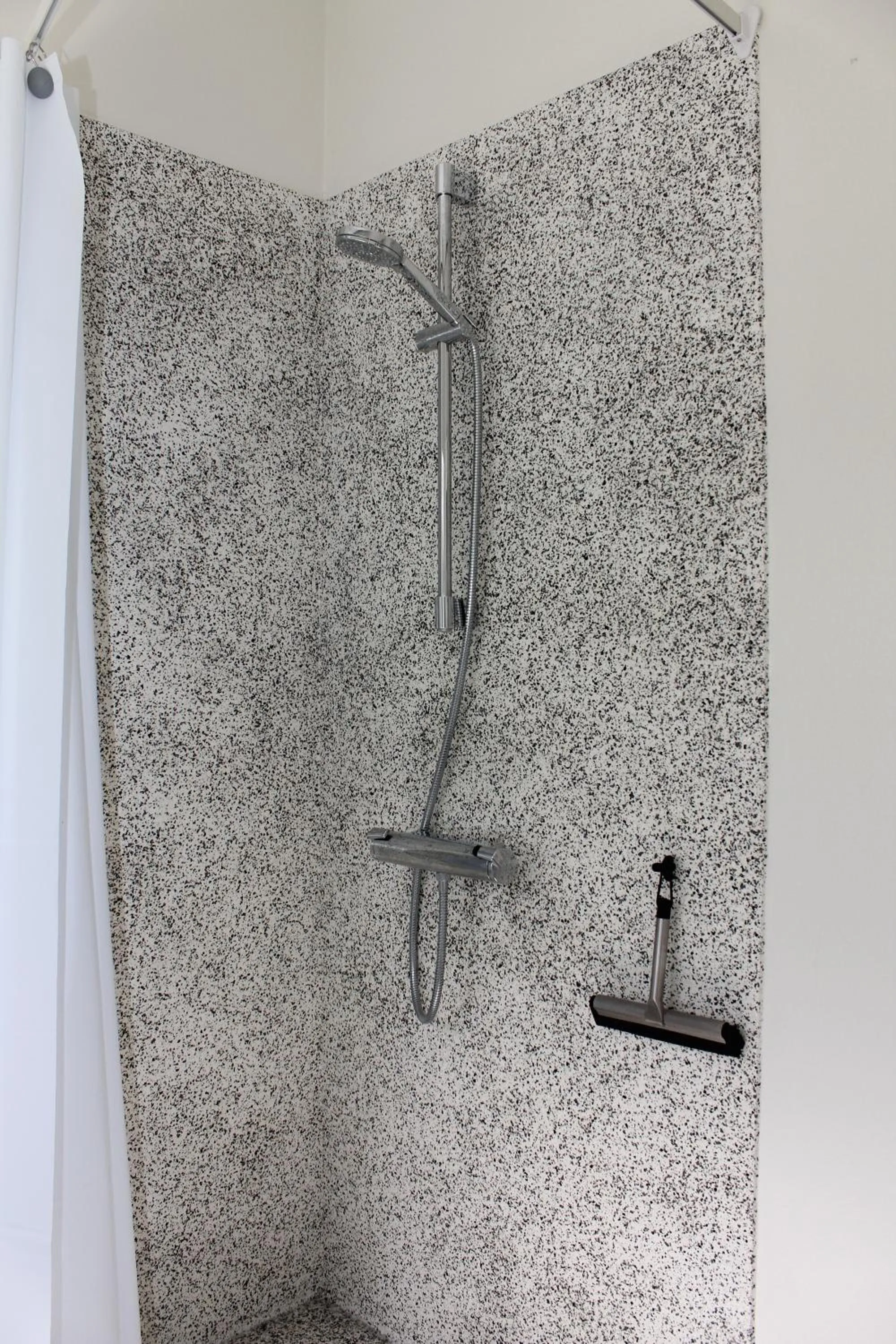 Bathroom in Lyng Dal Hotel og Restaurant