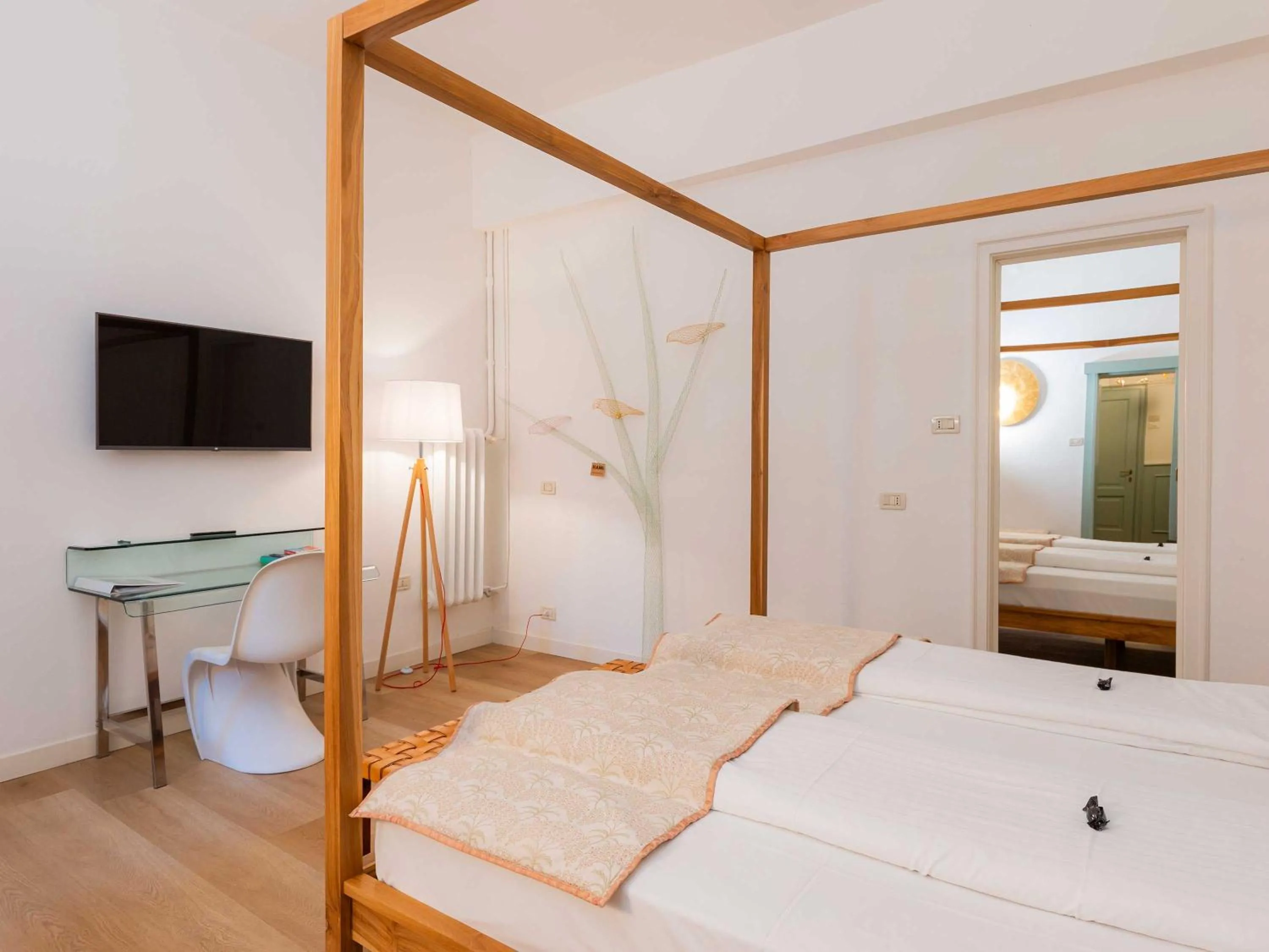 Bedroom, Bed in Isola Memmia