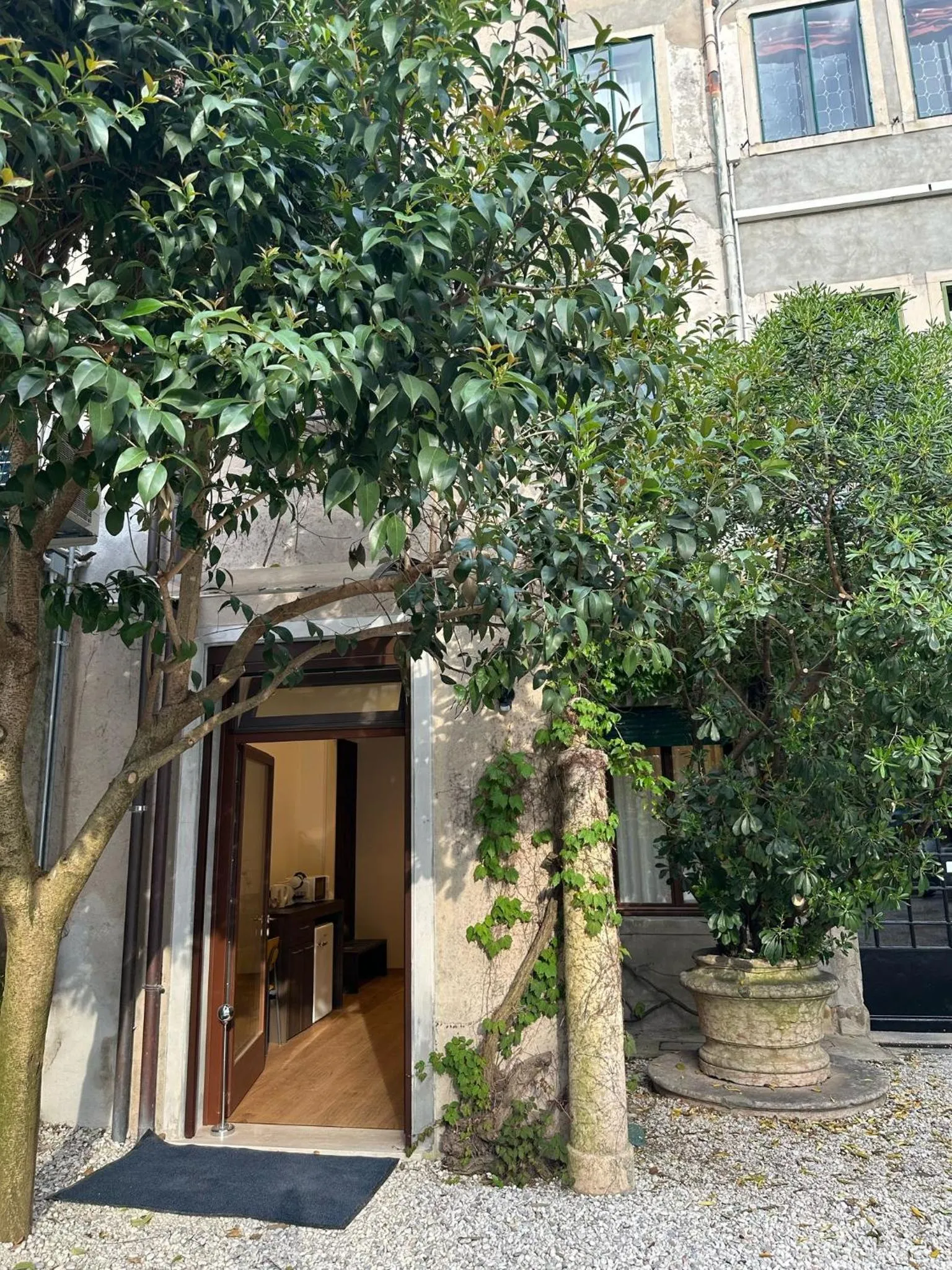 Property building in Isola Memmia