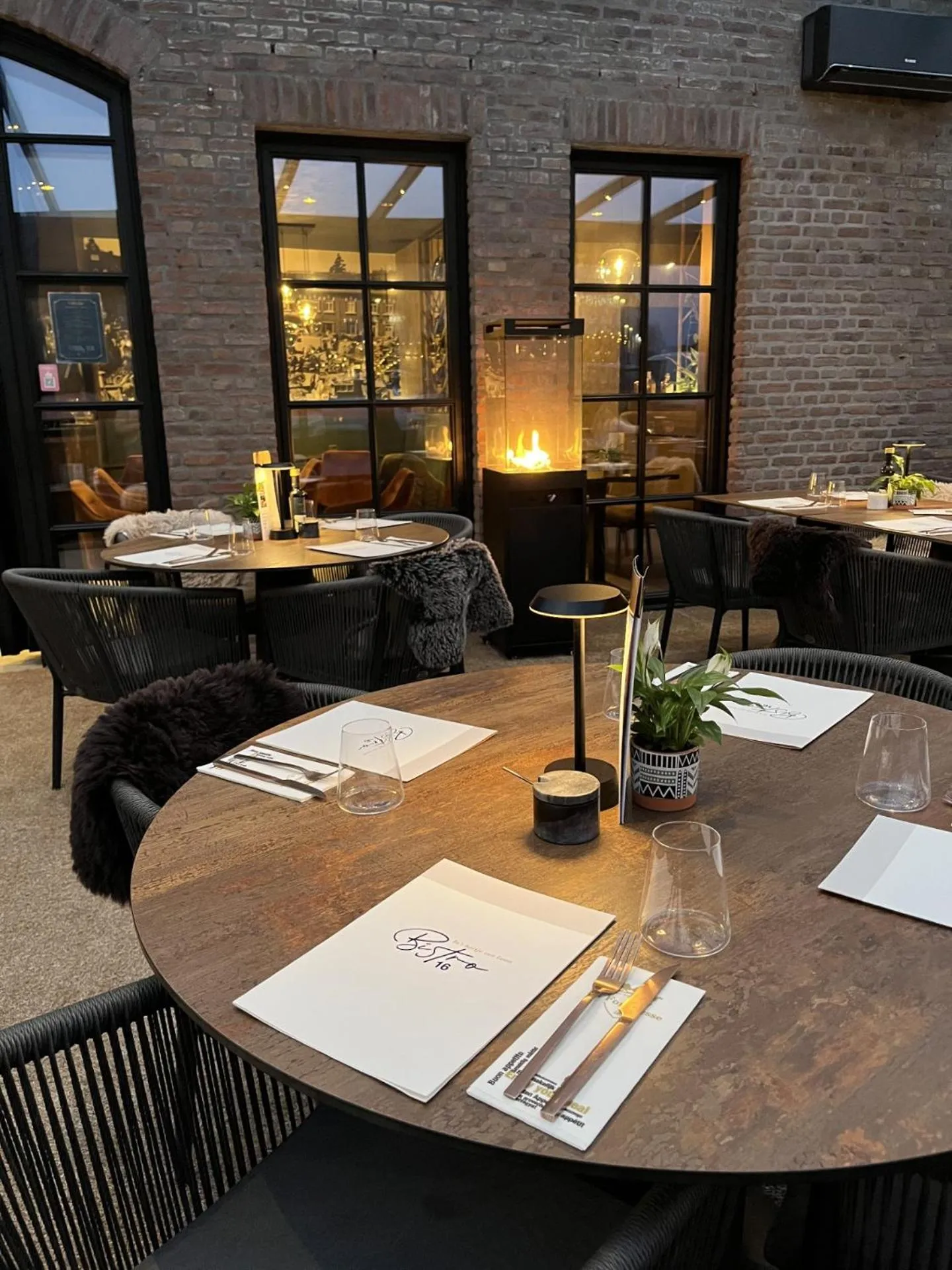 Restaurant/places to eat in La Forteresse