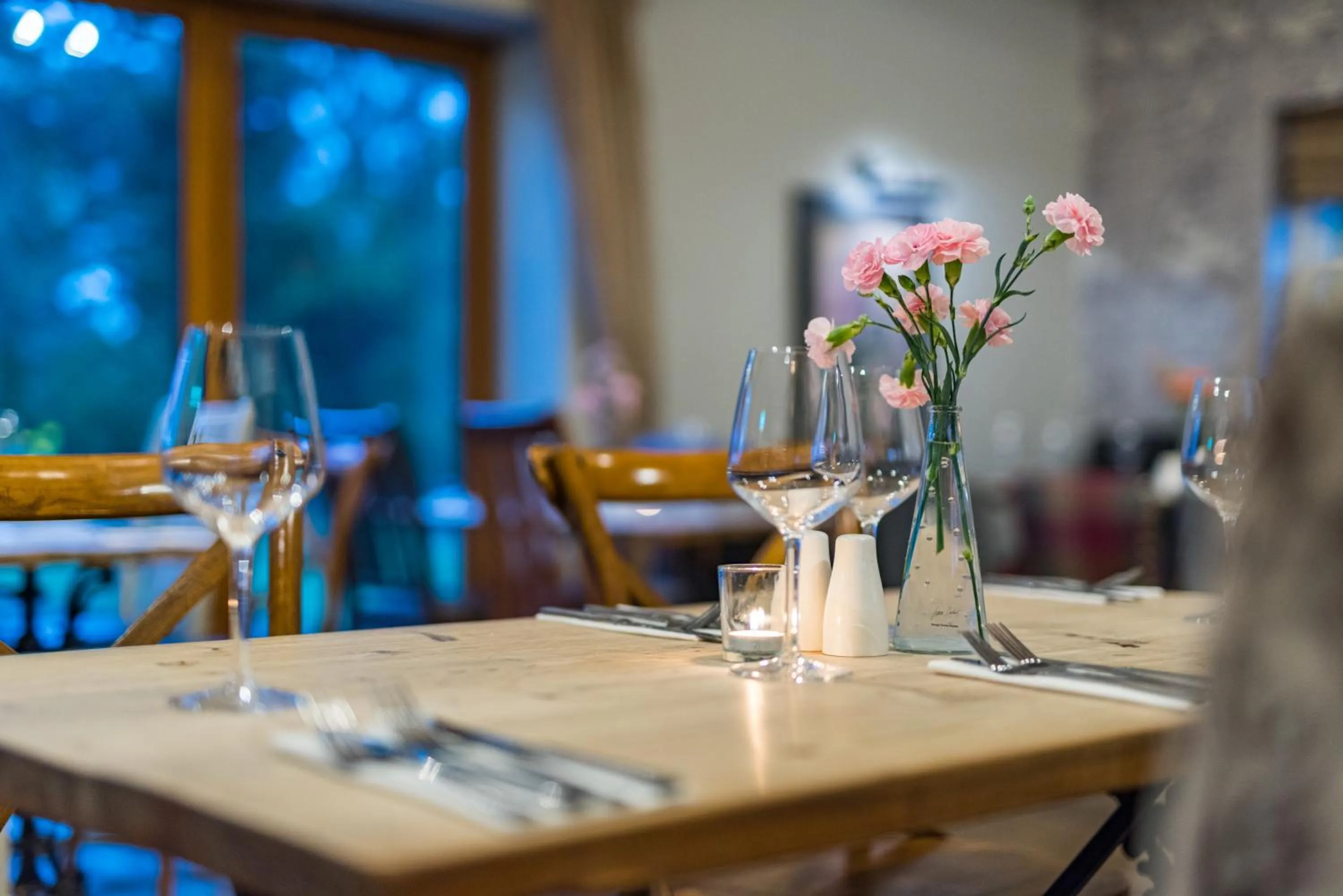 Restaurant/places to eat in The Queens