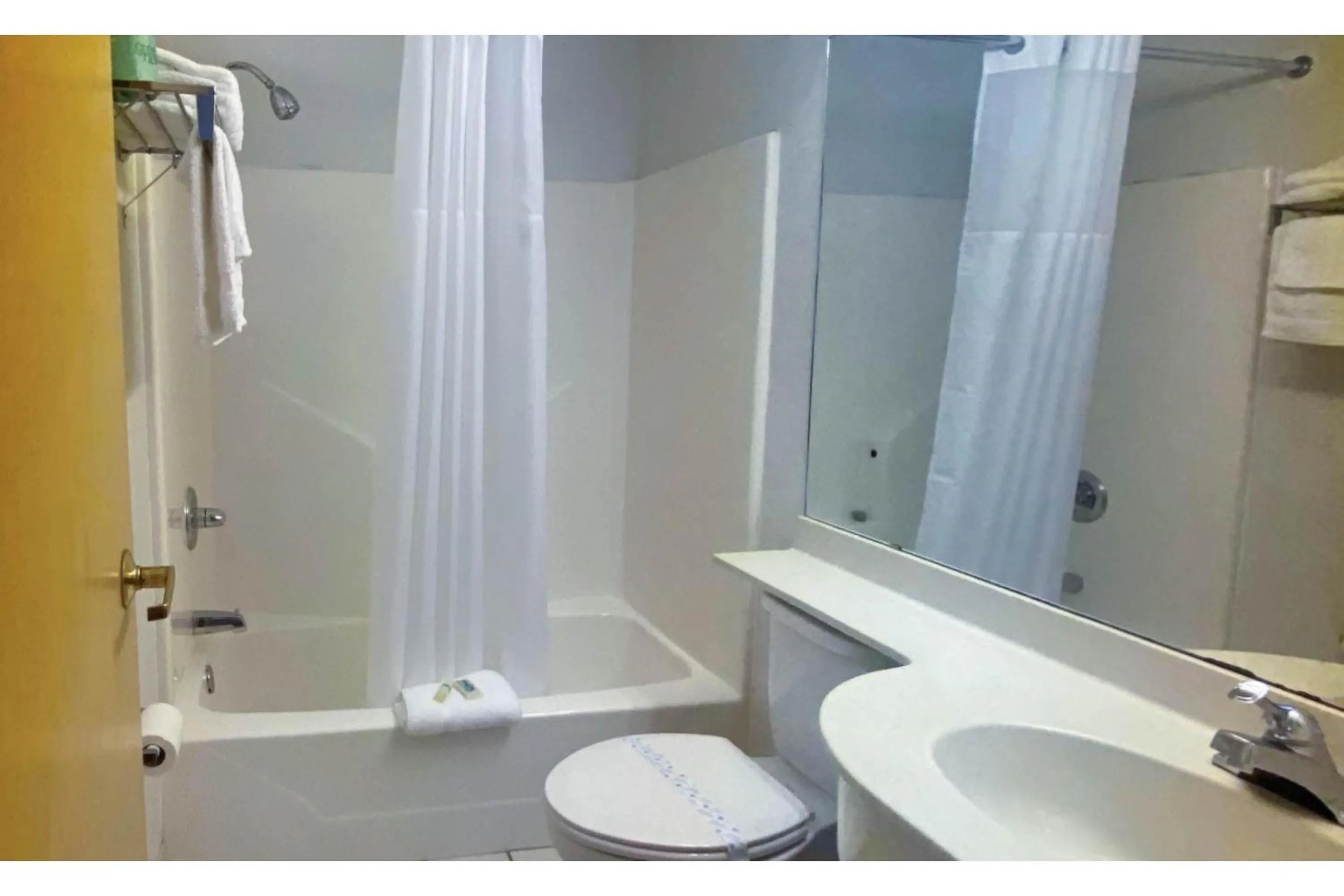 Bath in Studio 6 McAlester OK South