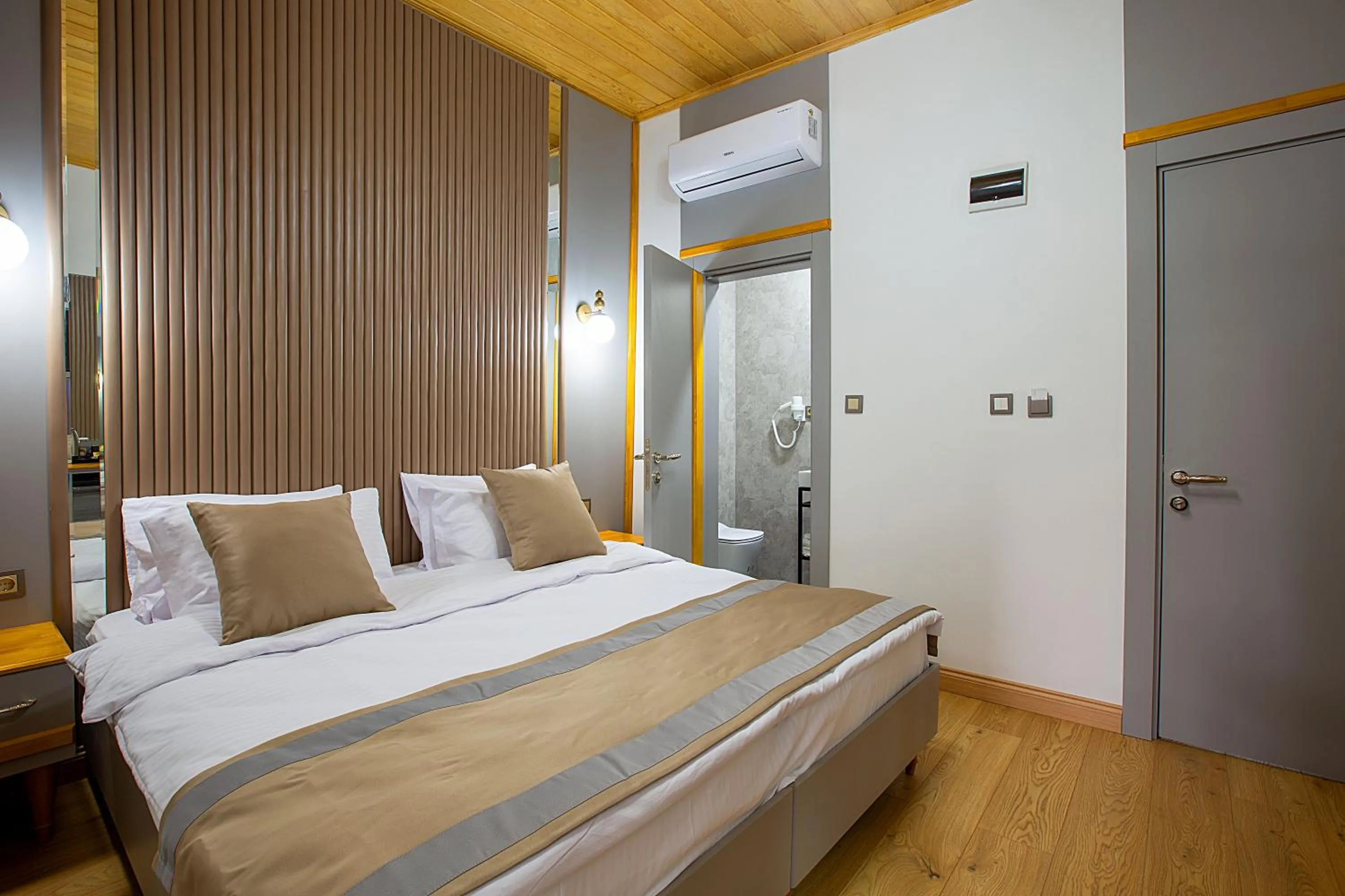 Photo of the whole room, Bed in Guldehan Hotel