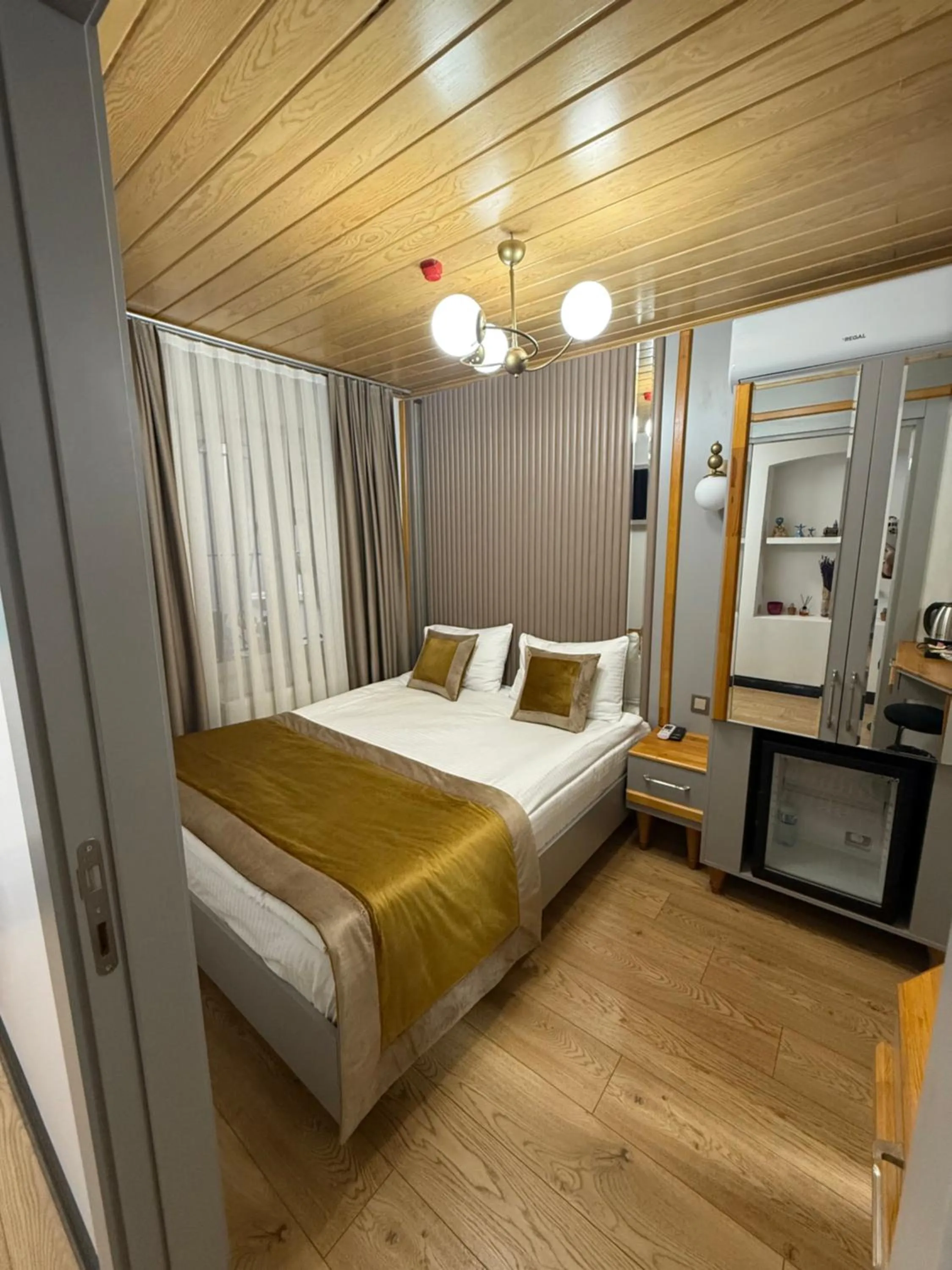 Photo of the whole room, Bed in Guldehan Hotel