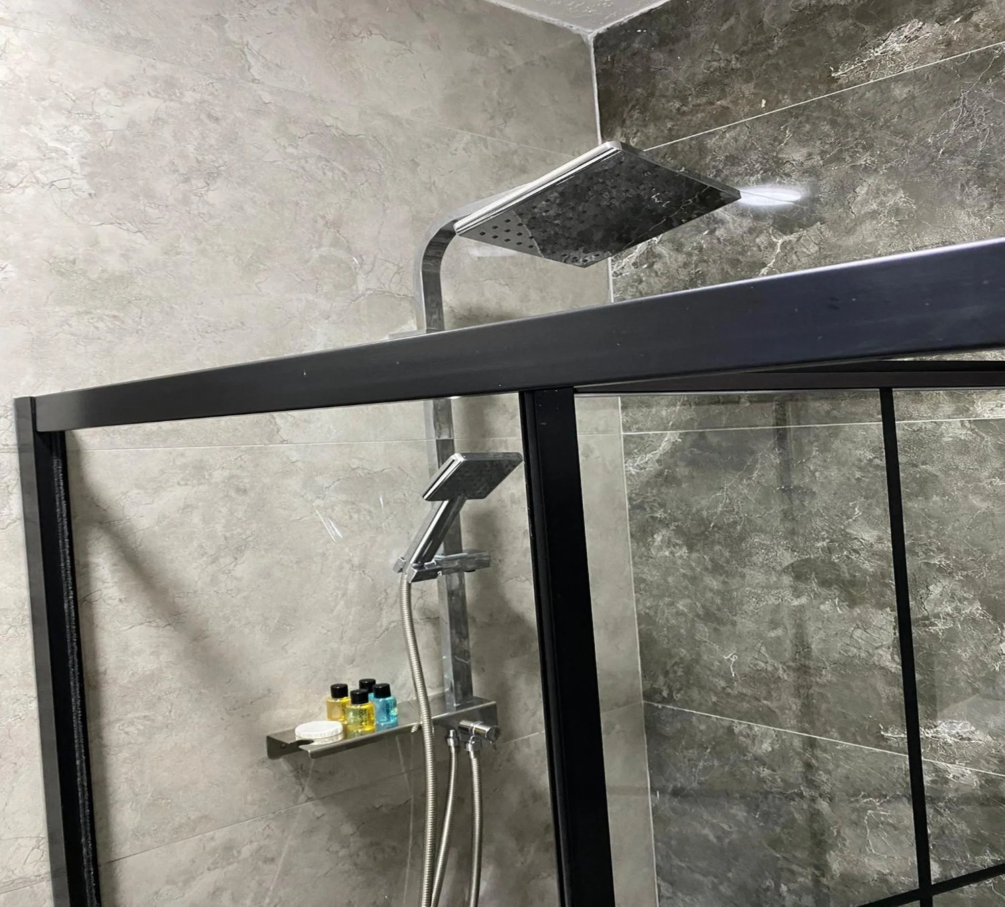 Shower in Guldehan Hotel