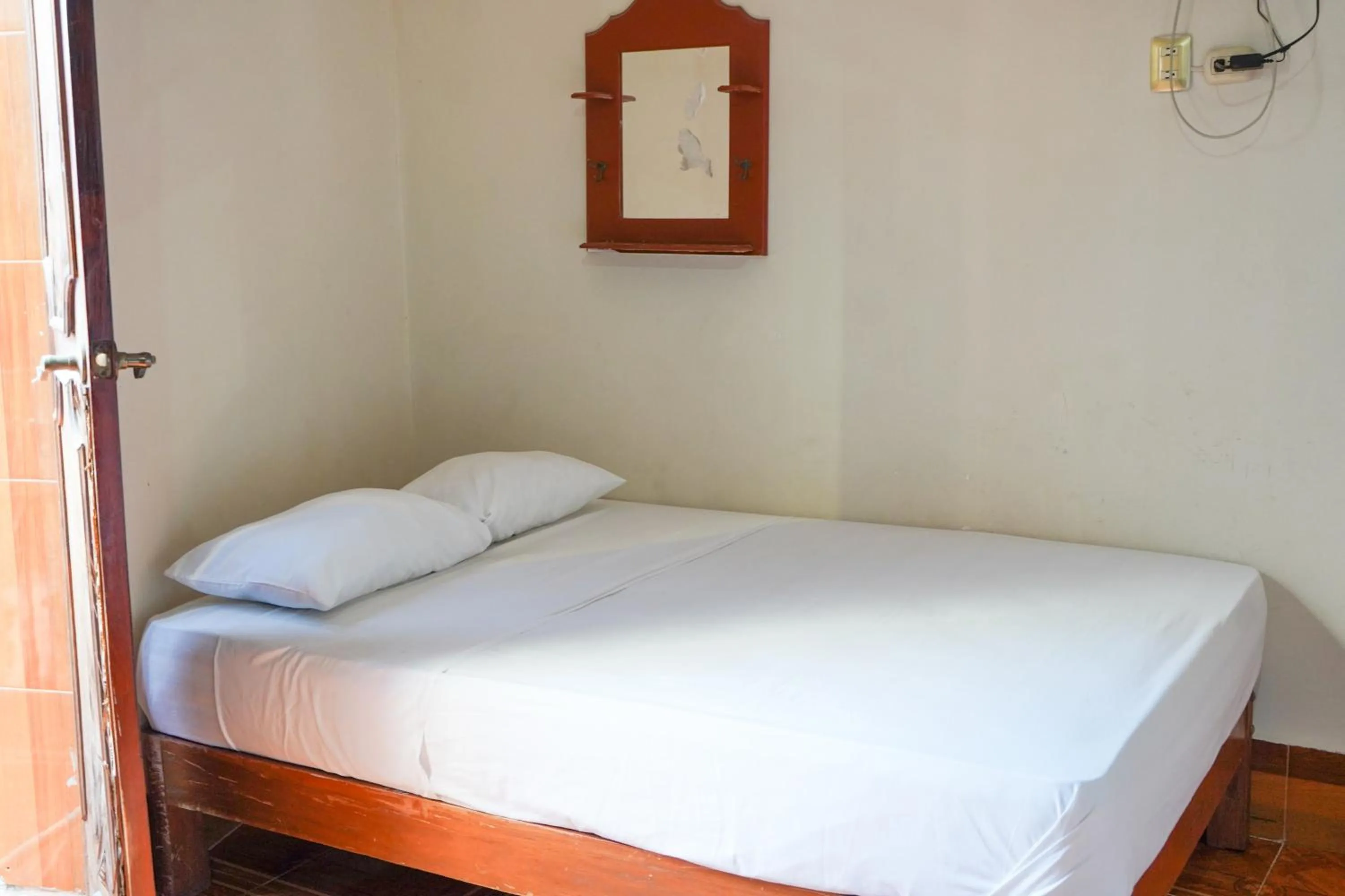 Bedroom, Bed in OYO Hotel El Conquistador