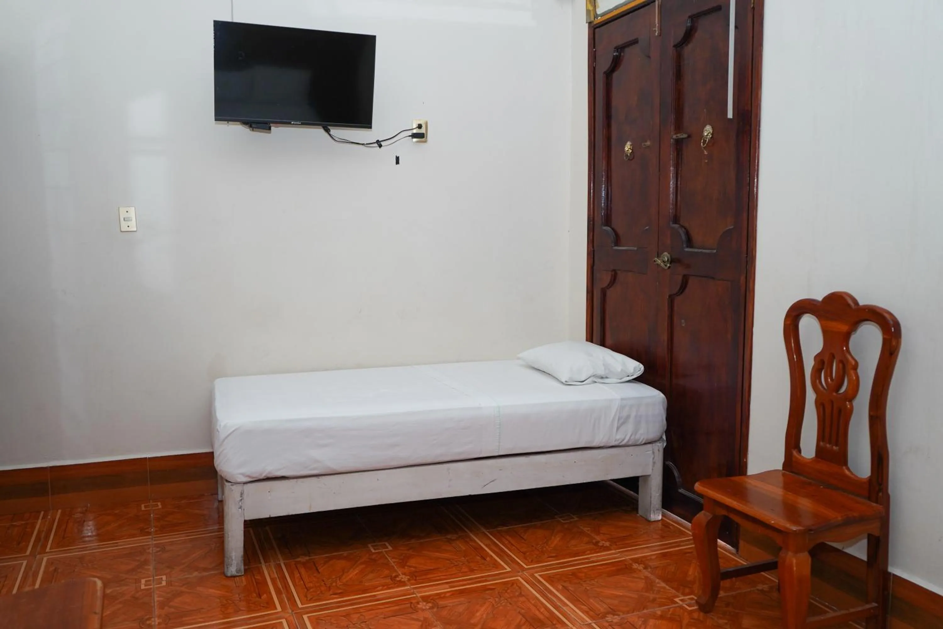 Bedroom, Bed in OYO Hotel El Conquistador