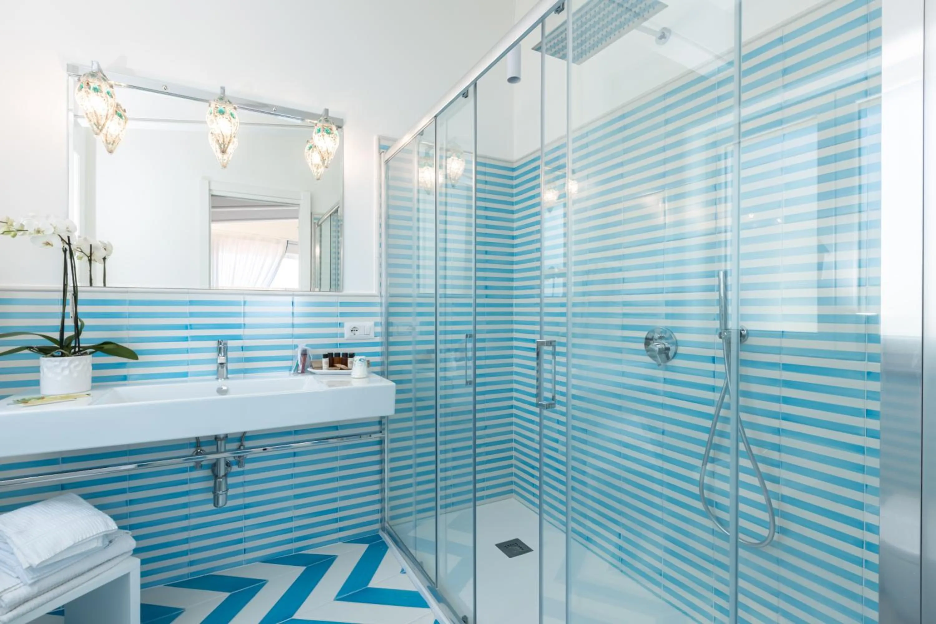 Shower in YourHome - Villa Veronica Luxury Suites in Amalfi coast