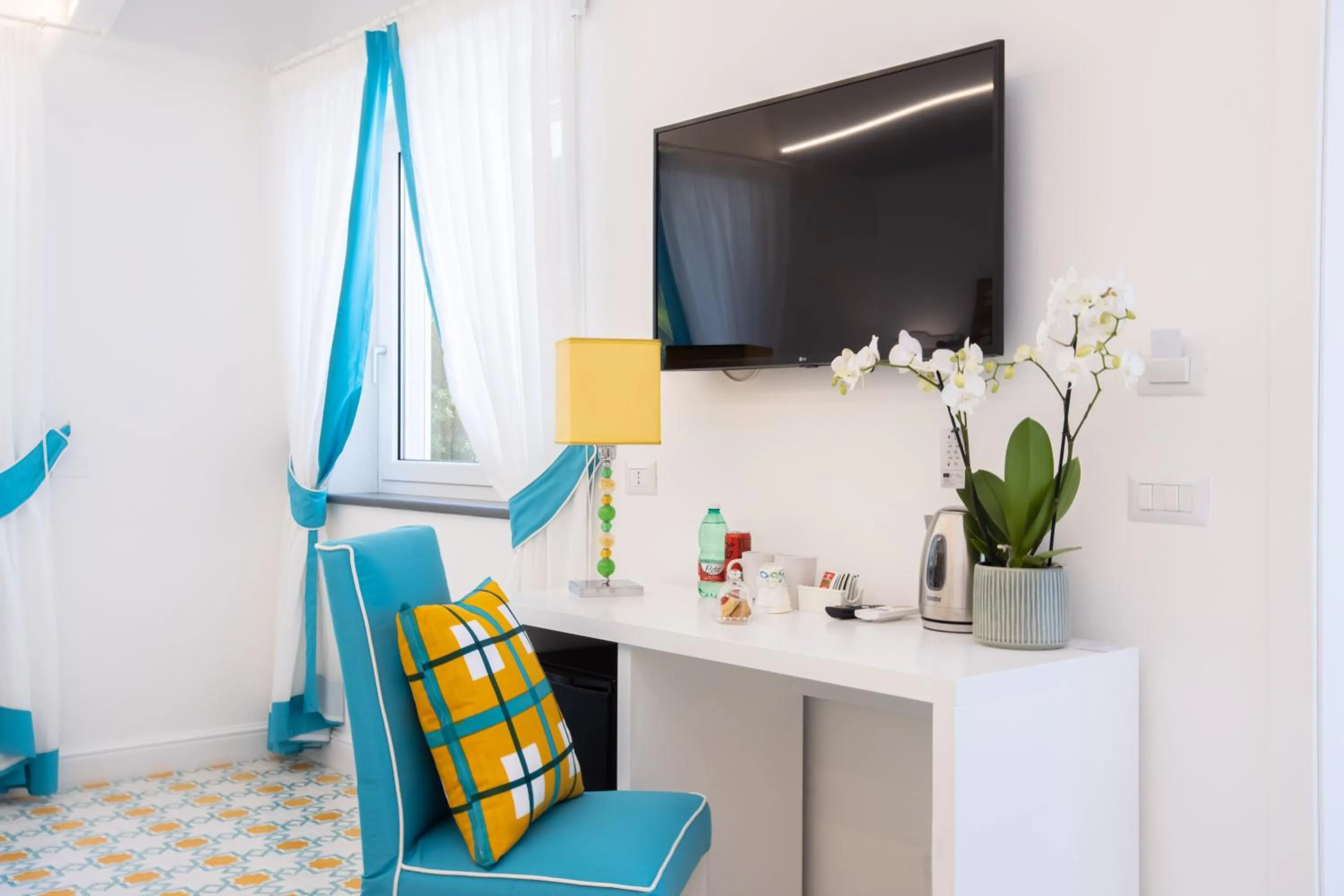 TV and multimedia in YourHome - Villa Veronica Luxury Suites in Amalfi coast