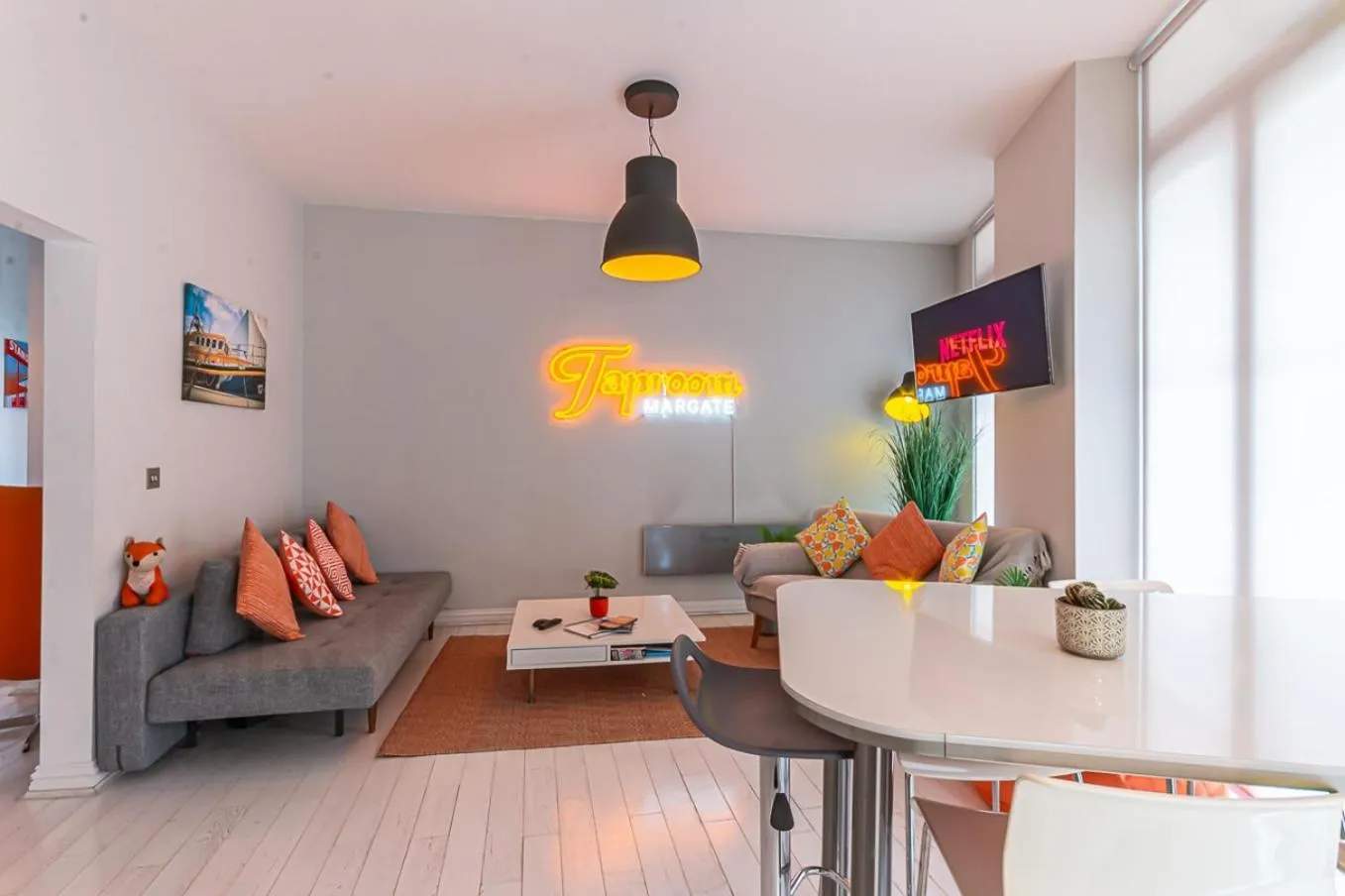 Living room in Seaview Apt Turner Contemporary, Margate By Adliv