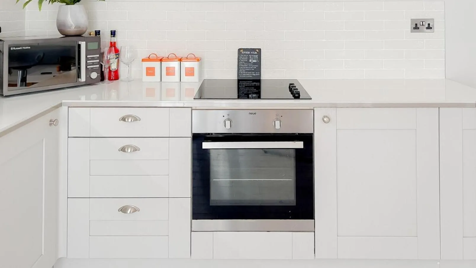 oven in Seaview Apt Turner Contemporary, Margate By Adliv