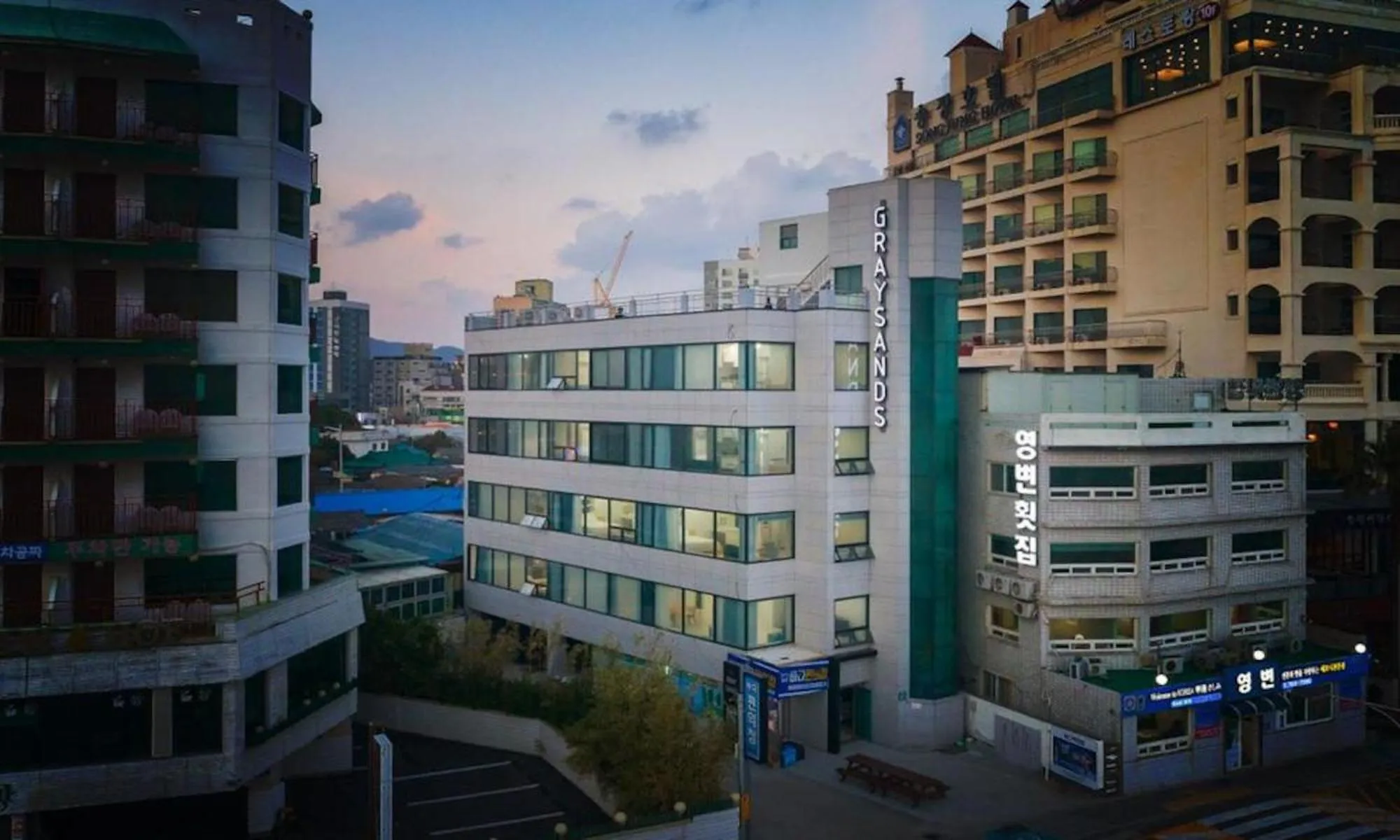 Property building in Busan Graysands