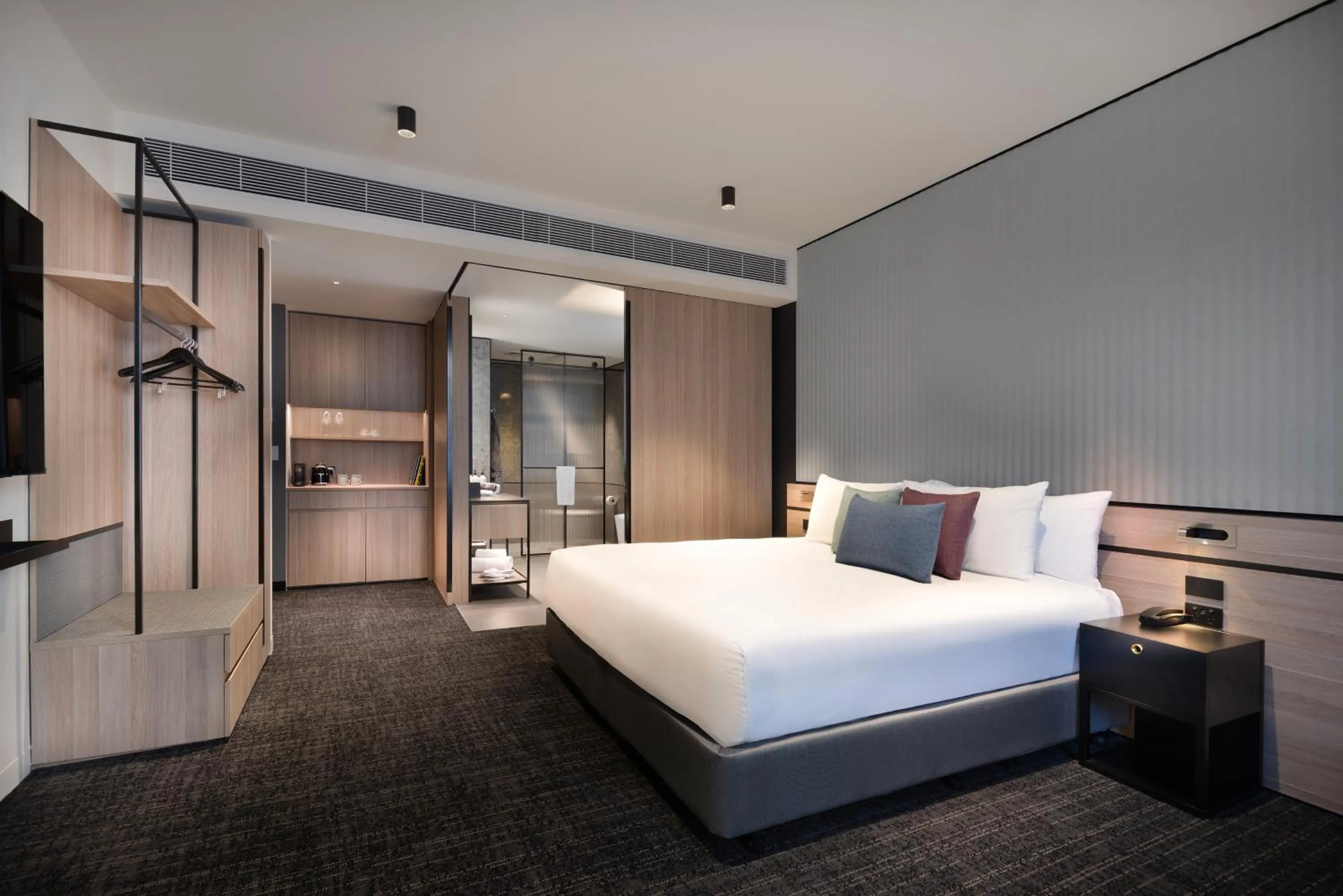 Shower, Bed in The Howey