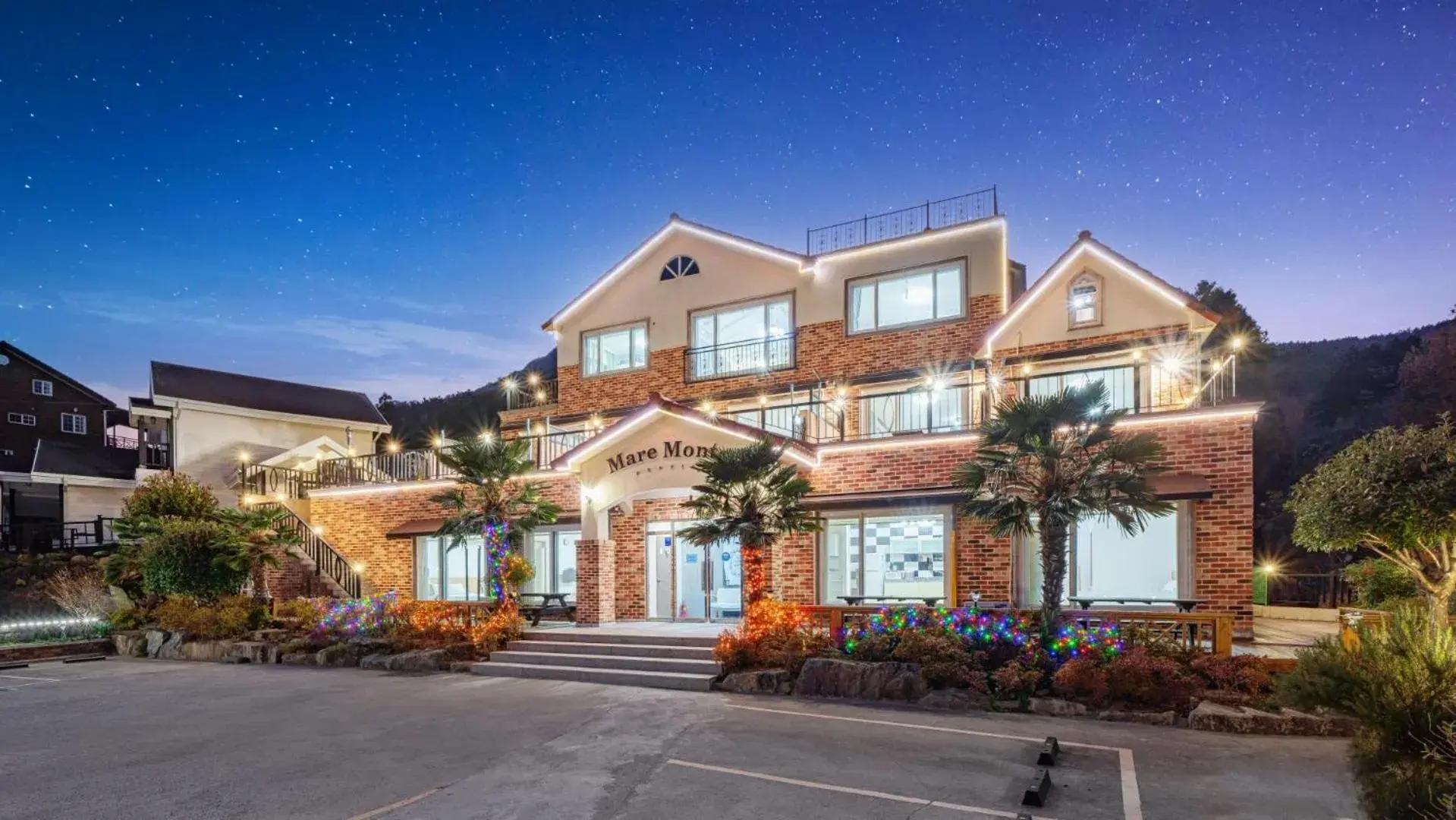 Property building in Maremonte Pension Property building in Maremonte Pension