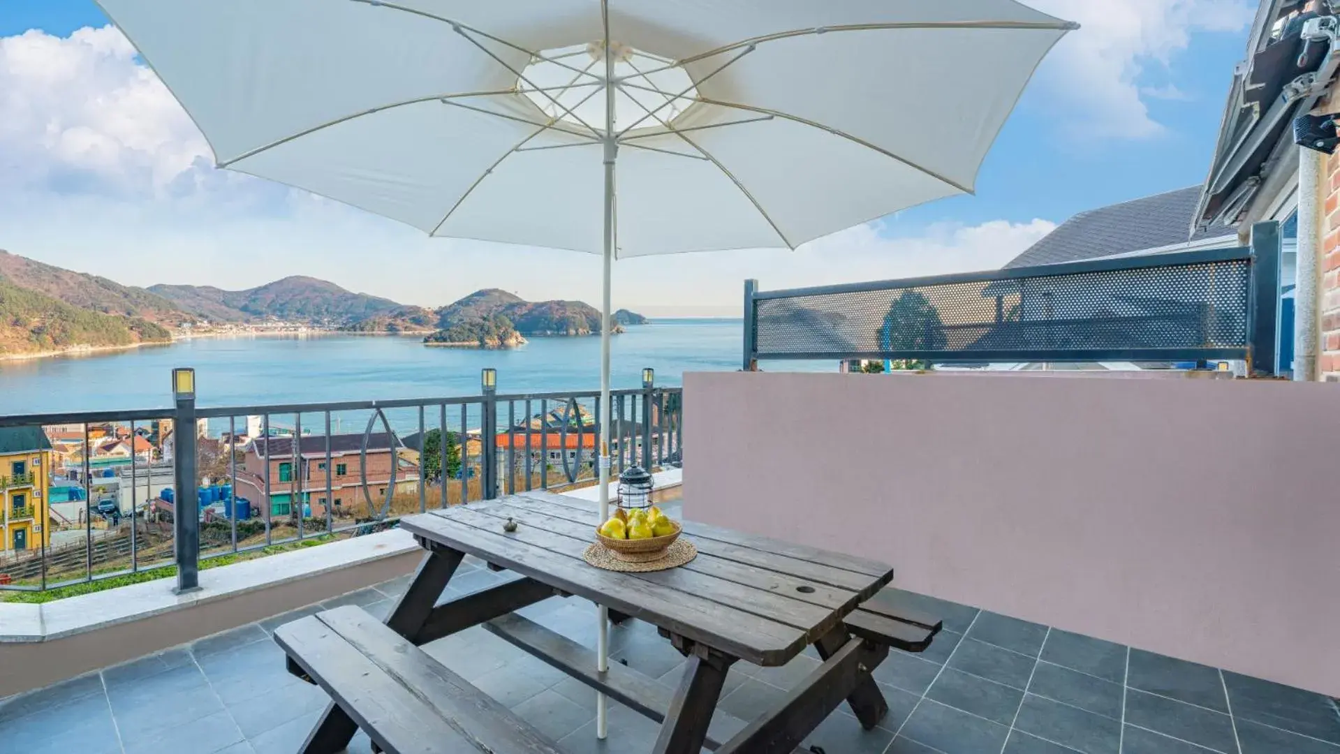 Property building in Maremonte Pension Property building in Maremonte Pension