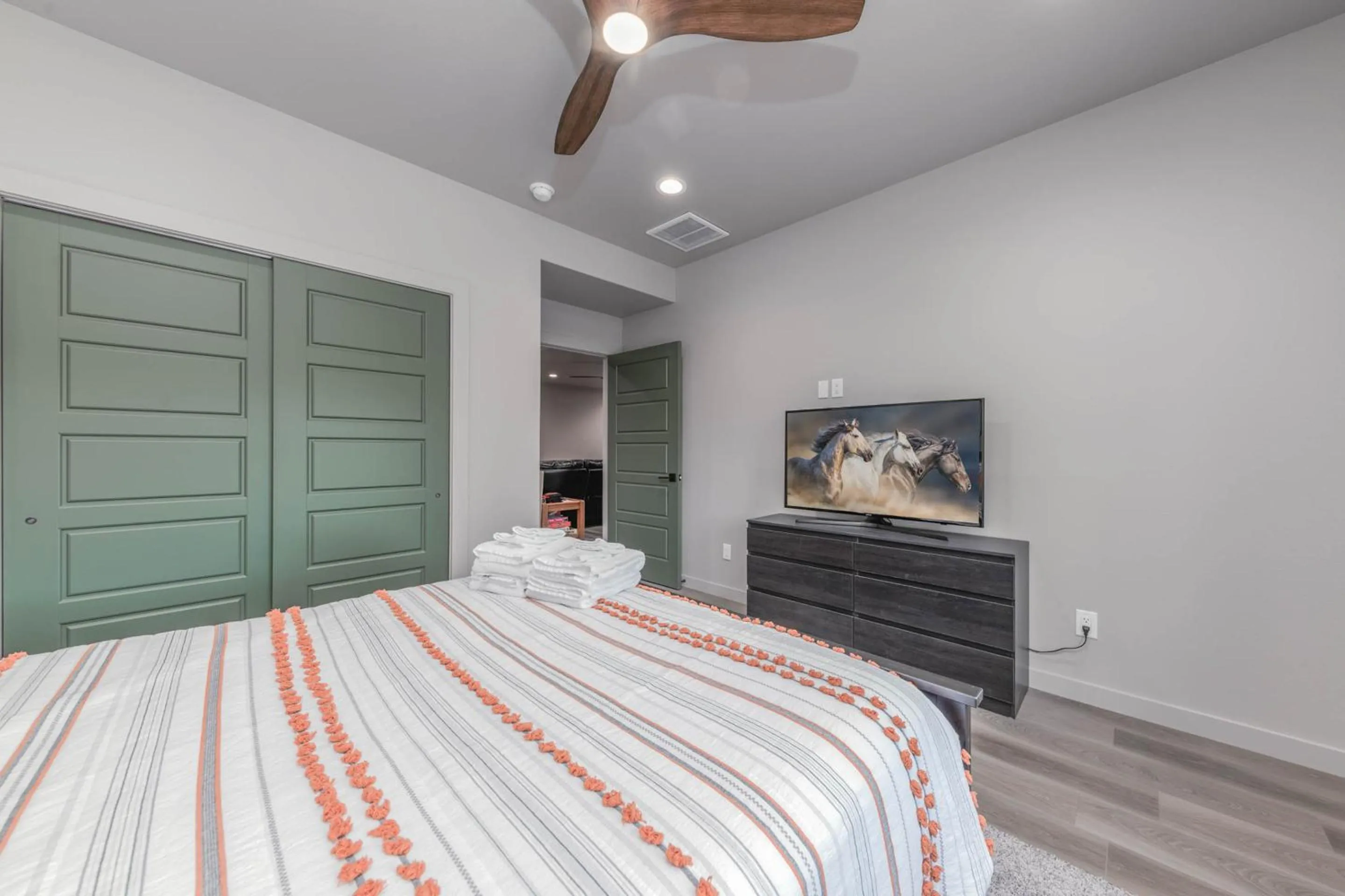 Property building, Bed in Viewtopia