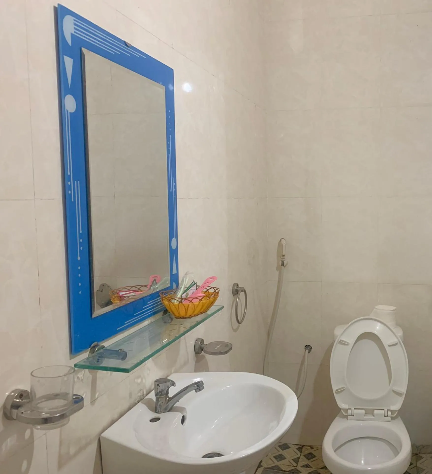 Shower in KHU DU LỊCH SINH THÁI HÒN MÁT