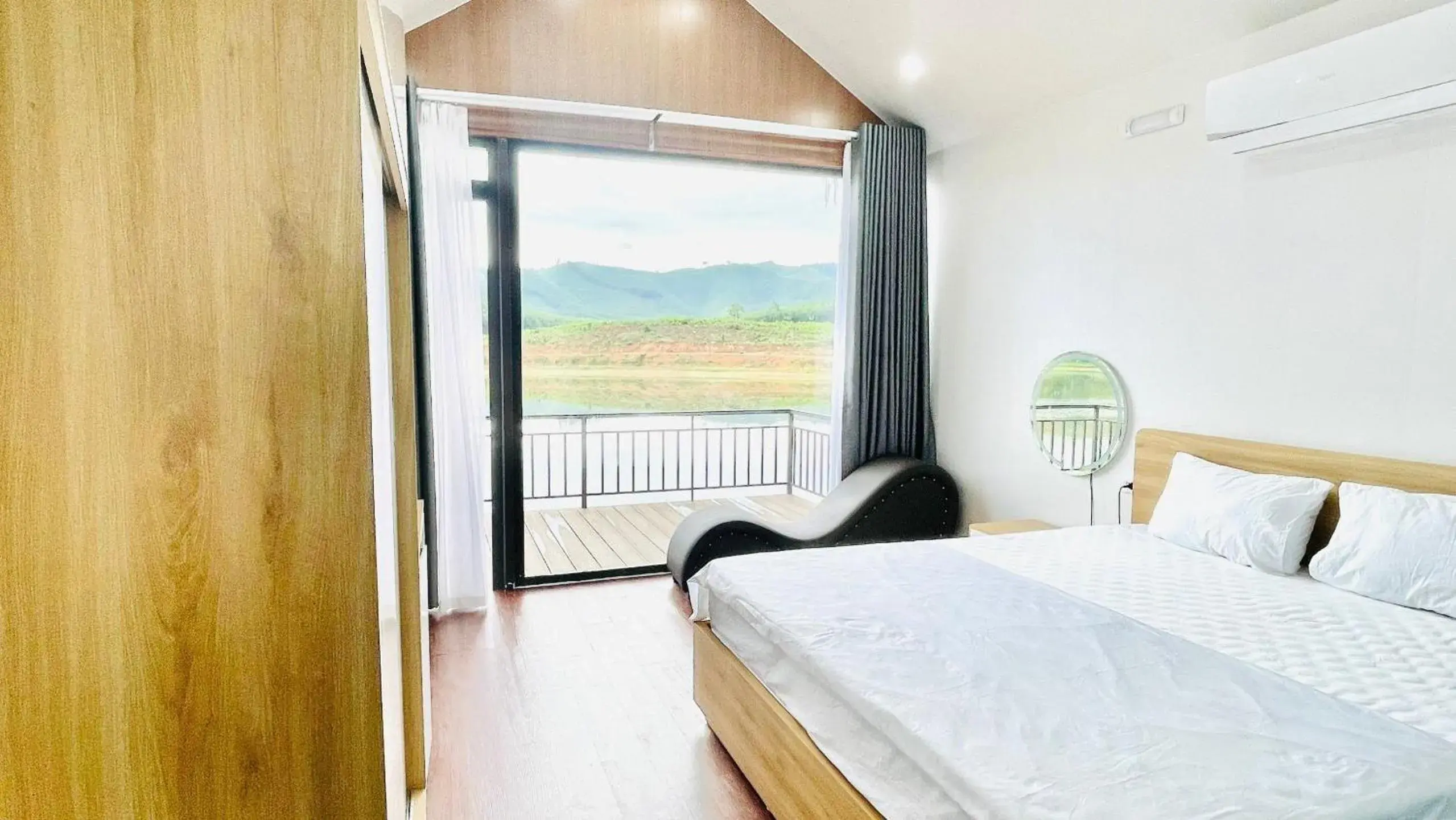 Bed in KHU DU LỊCH SINH THÁI HÒN MÁT Bed in KHU DU LỊCH SINH THÁI HÒN MÁT