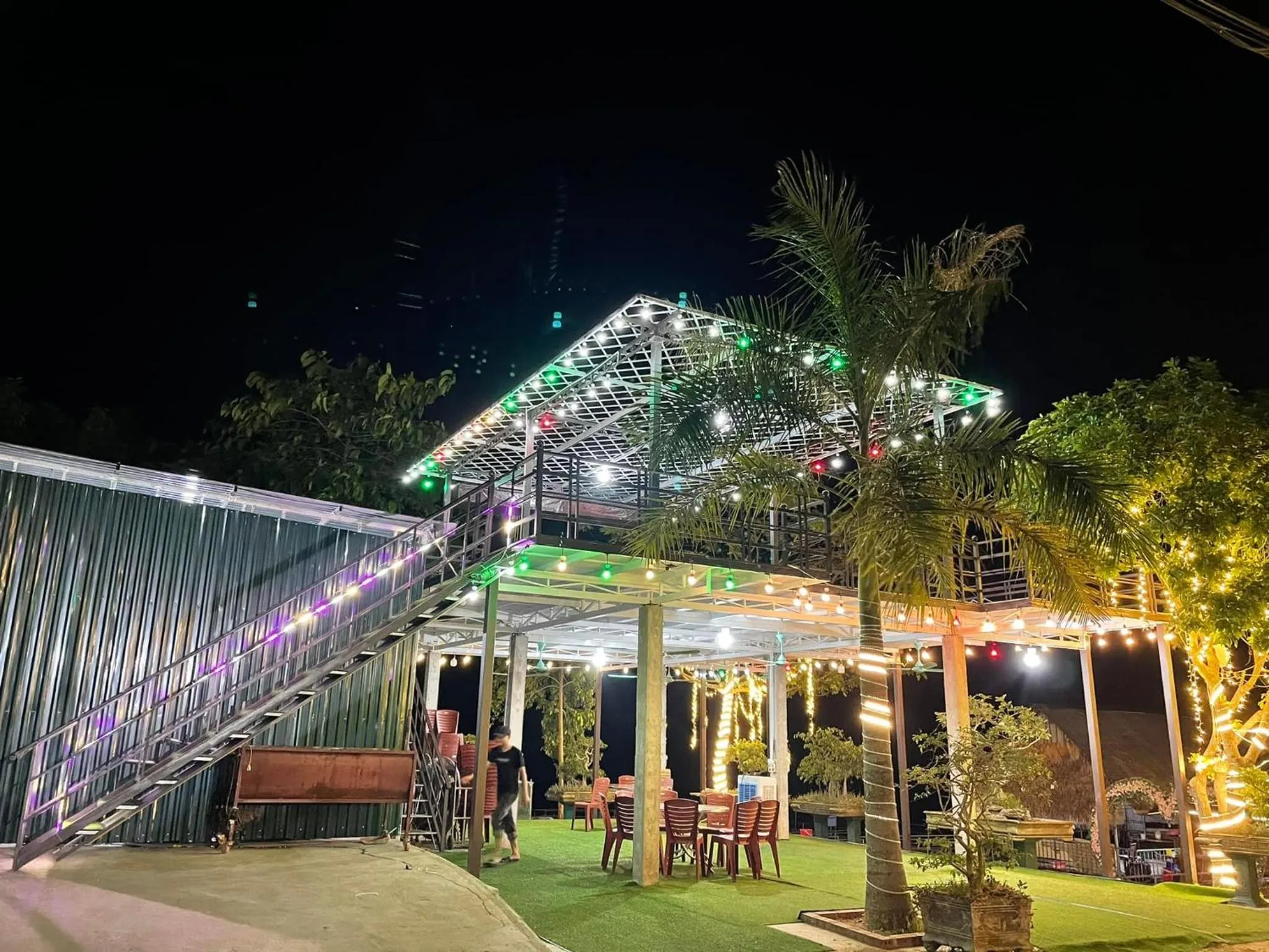 Seating area in KHU DU LỊCH SINH THÁI HÒN MÁT