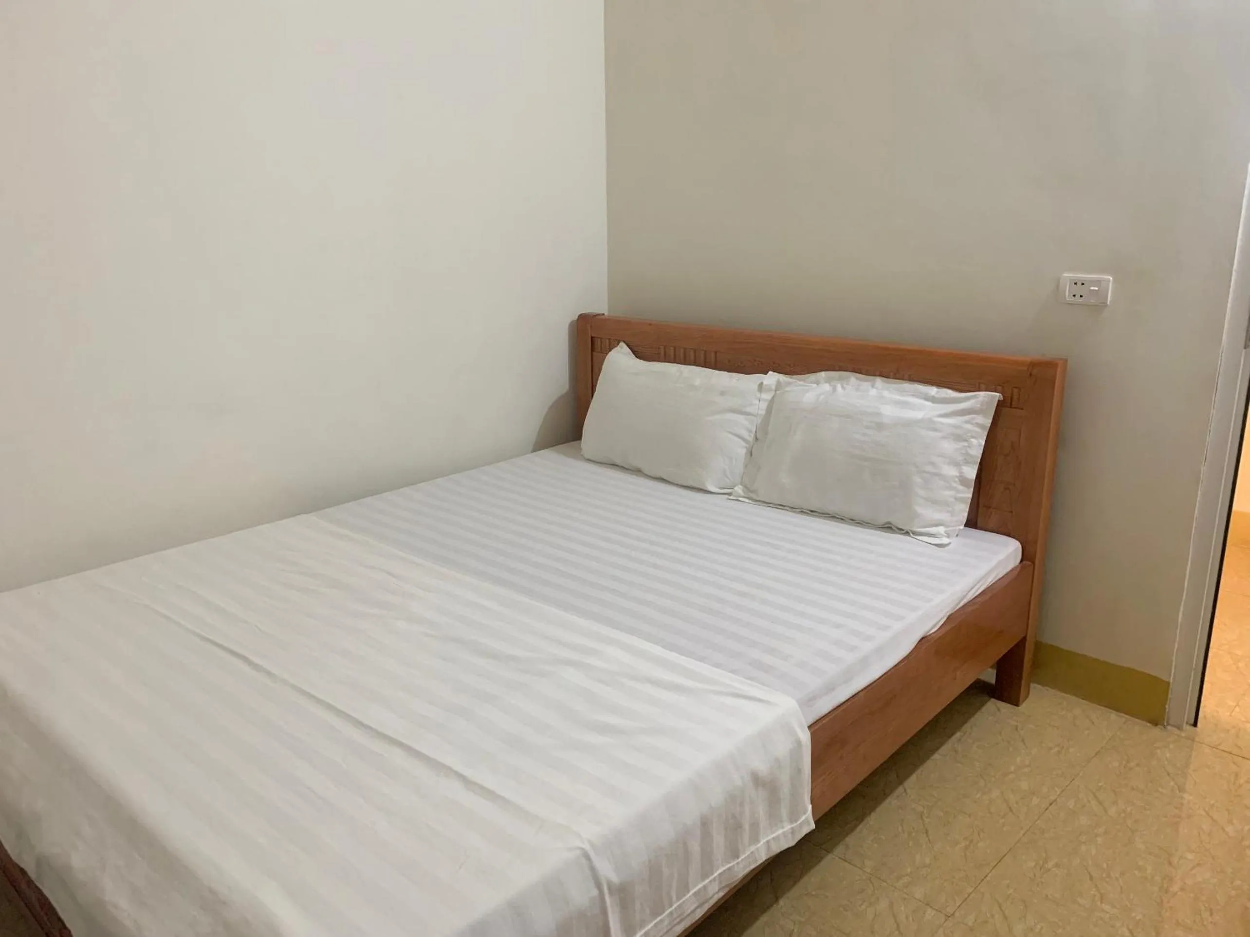 Bed in KHU DU LỊCH SINH THÁI HÒN MÁT