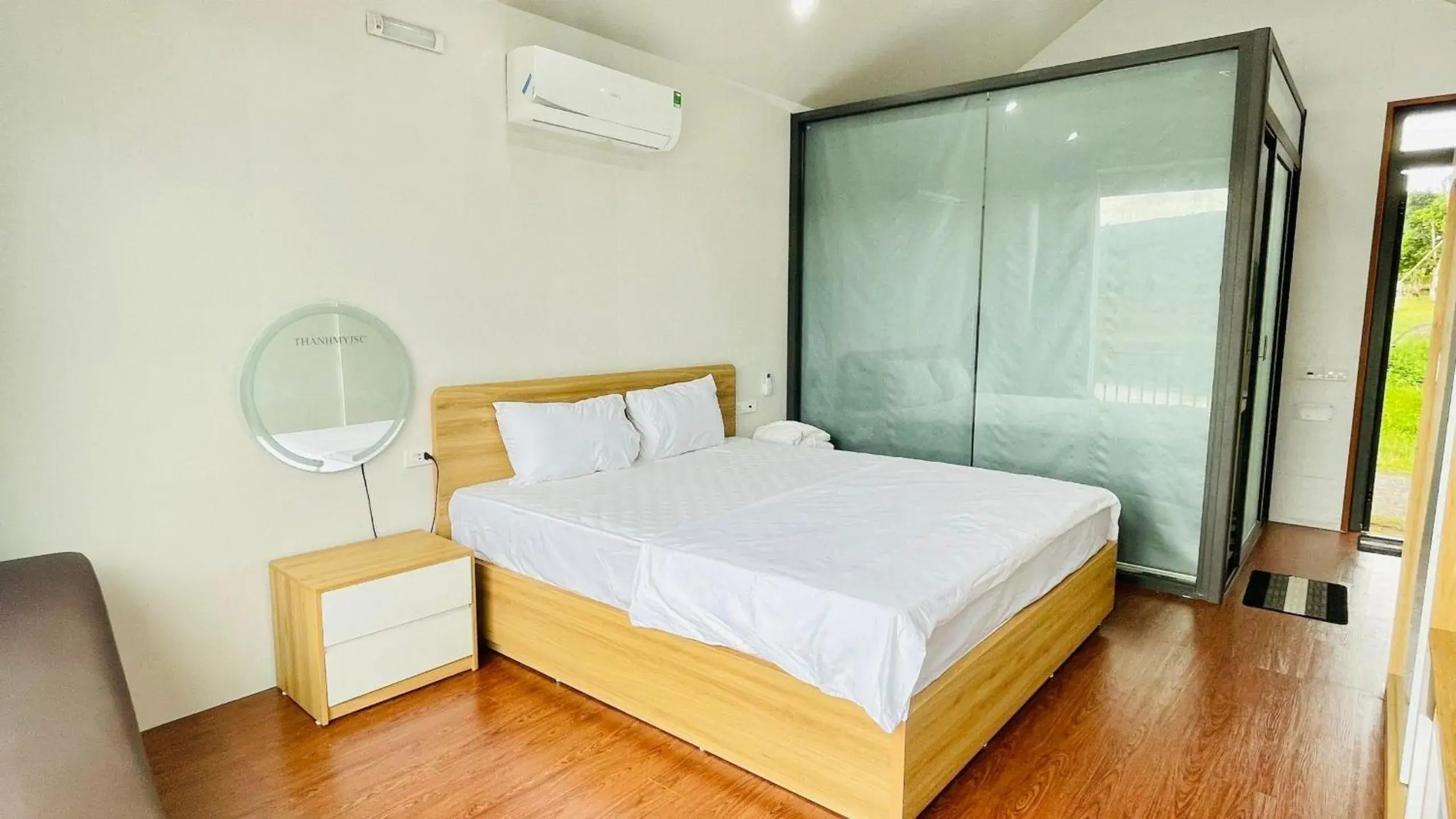 Bed in KHU DU LỊCH SINH THÁI HÒN MÁT Bed in KHU DU LỊCH SINH THÁI HÒN MÁT