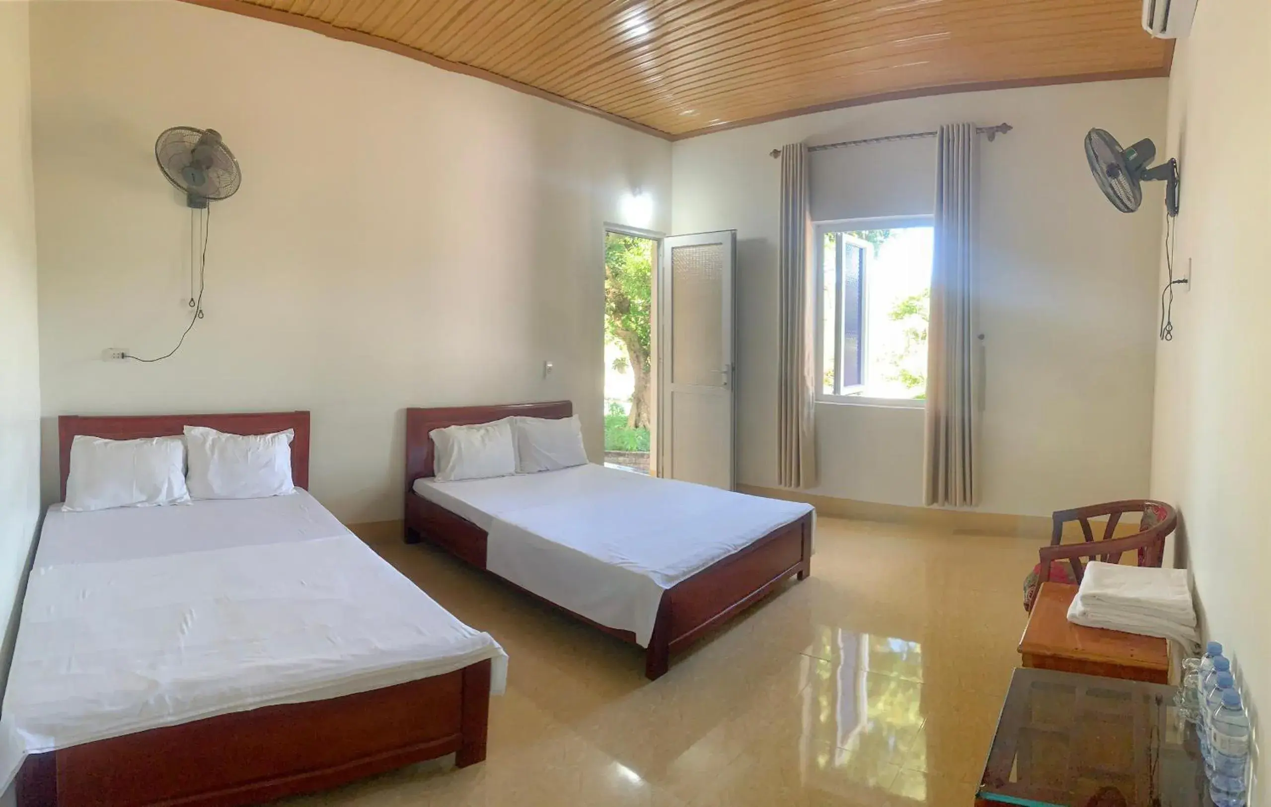 Bed in KHU DU LỊCH SINH THÁI HÒN MÁT Bed in KHU DU LỊCH SINH THÁI HÒN MÁT