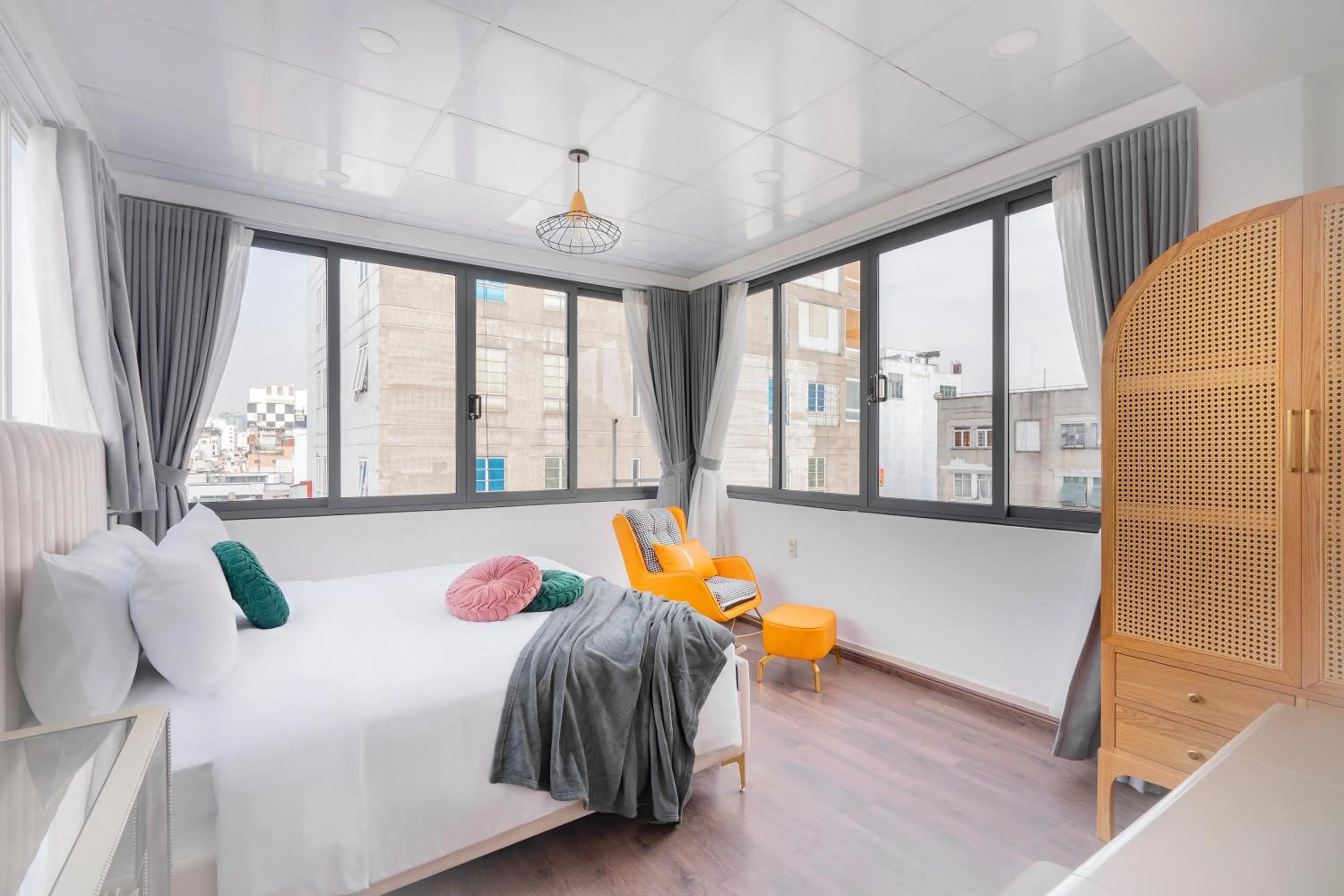 Bed in SAZI Church View Home - Free Nails HairWash