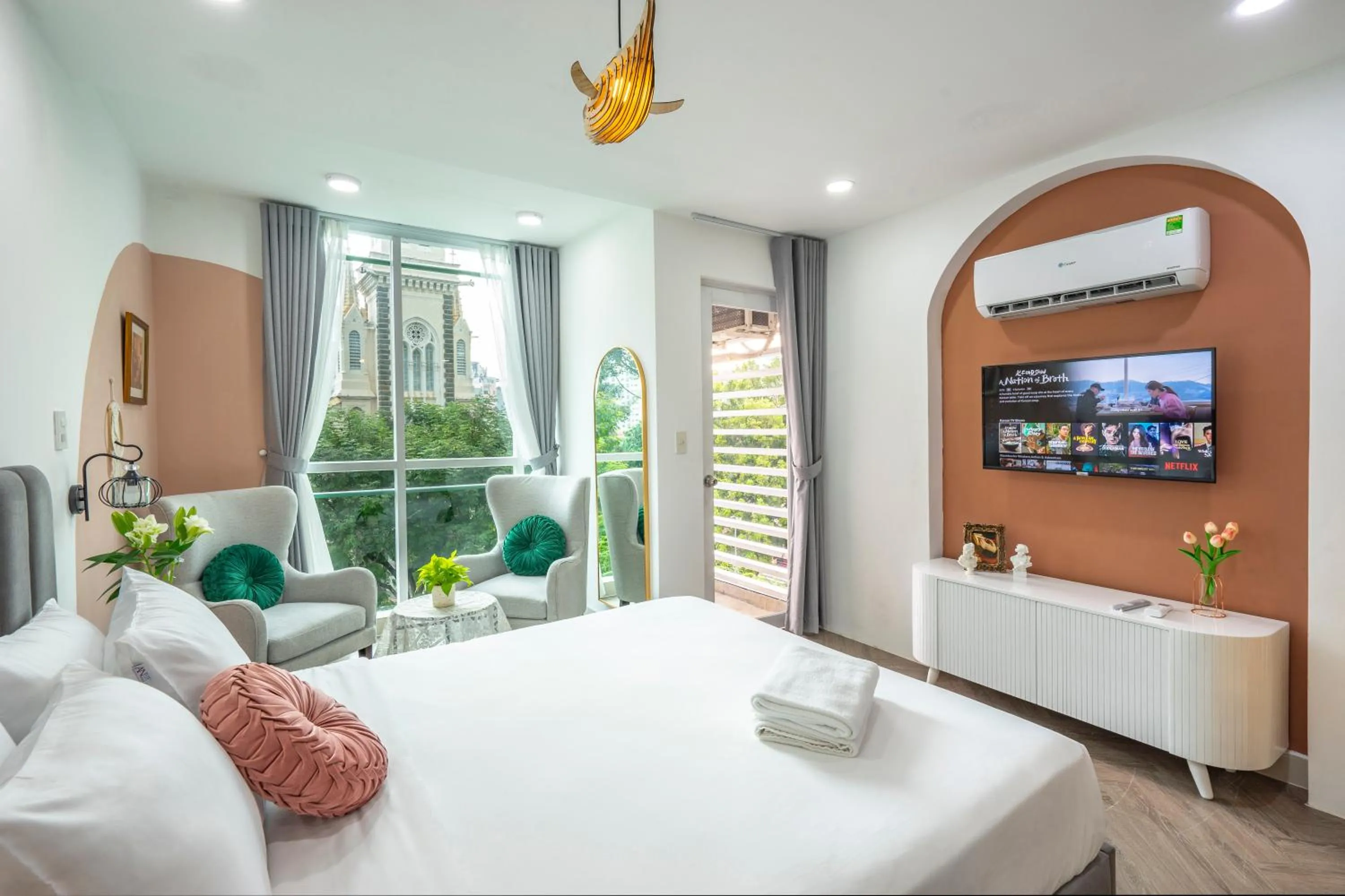 TV and multimedia, Bed in SAZI Church View Home - Free Nails HairWash