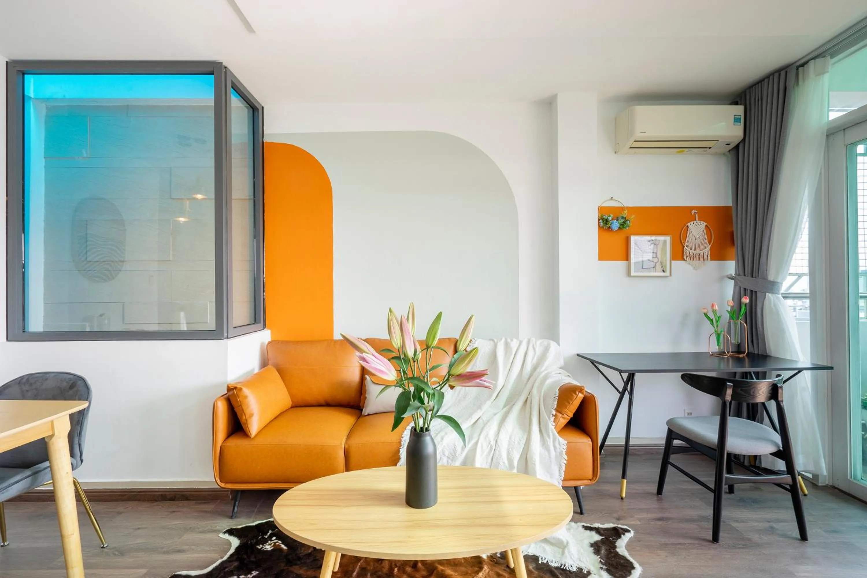 Living room in SAZI Church View Home - Free Nails HairWash