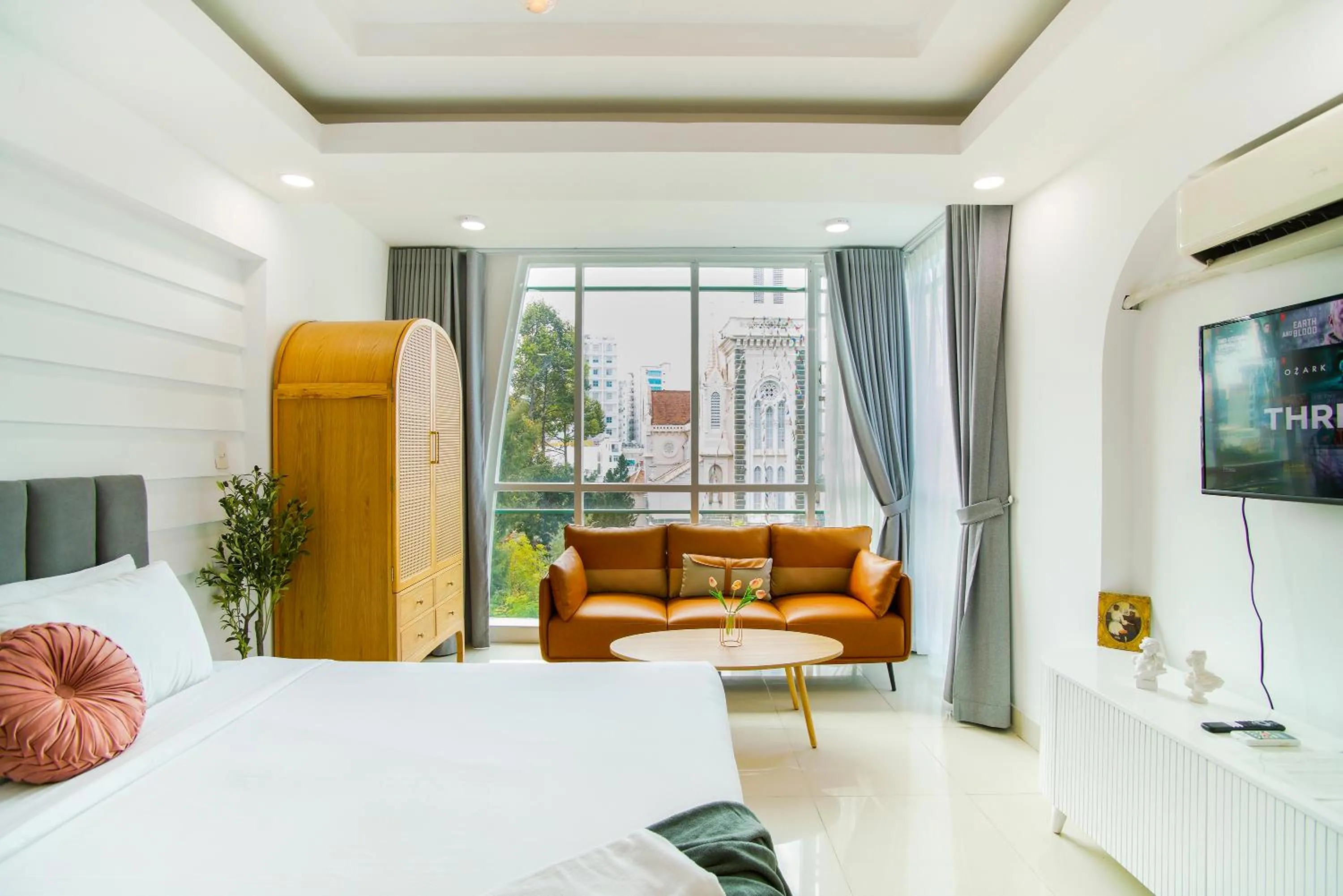 Bed in SAZI Church View Home - Free Nails HairWash